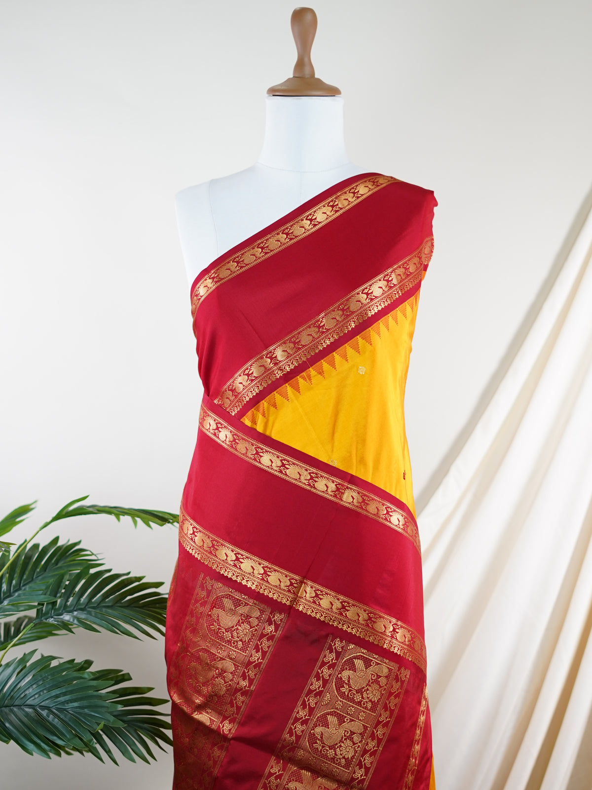 Narayanpet Mustard Orange 100% Pure Silk  - Manoranjitham Weaves - Handloom Store