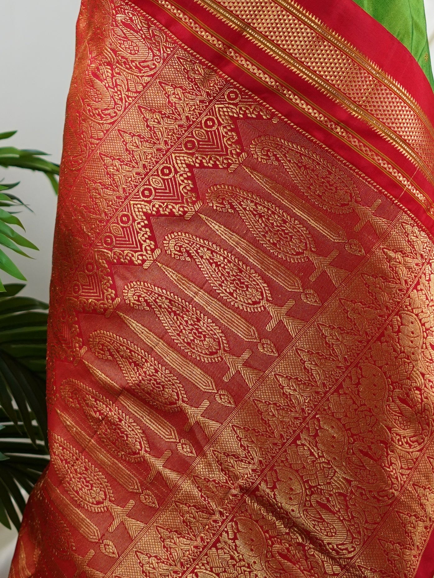 Narayanpet Green 100% Pure Silk  - Manoranjitham Weaves - Handloom Store