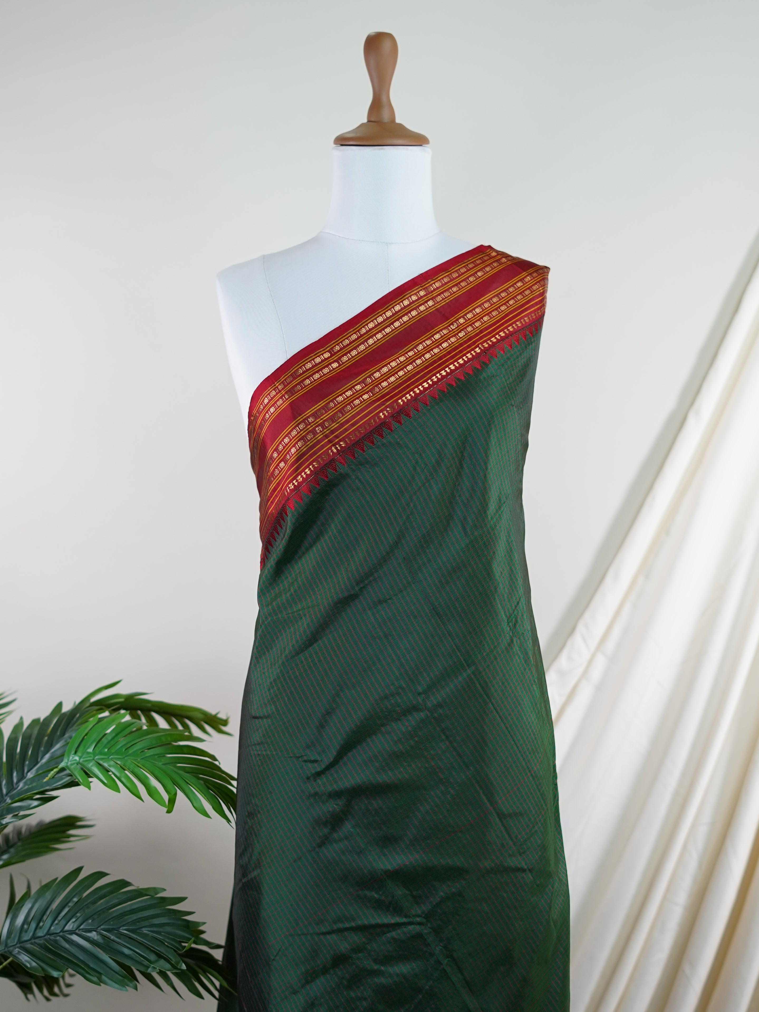 Narayanpet Bottle Green 100% Pure Silk  - Manoranjitham Weaves - Handloom Store