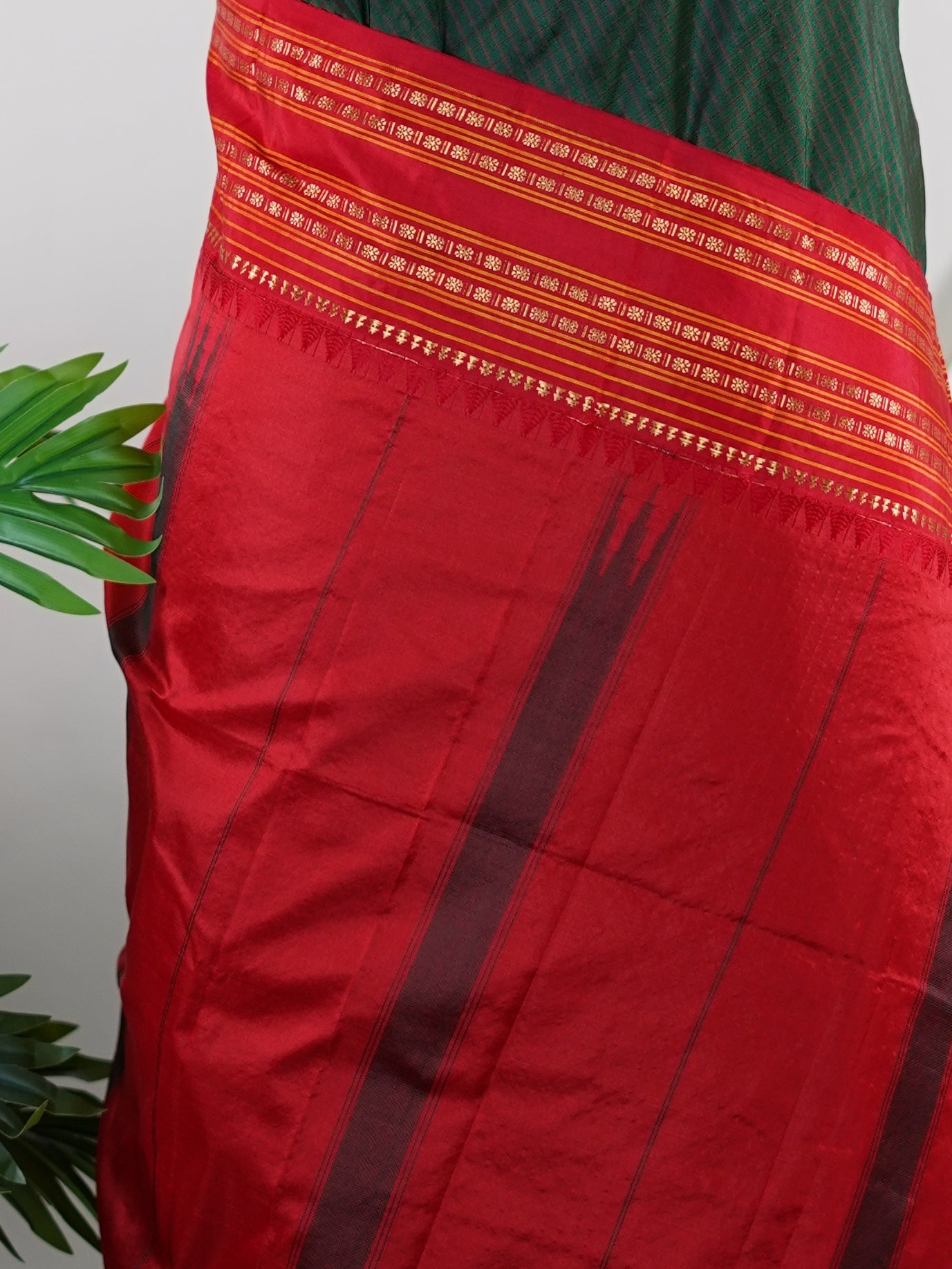 Narayanpet Bottle Green 100% Pure Silk  - Manoranjitham Weaves - Handloom Store