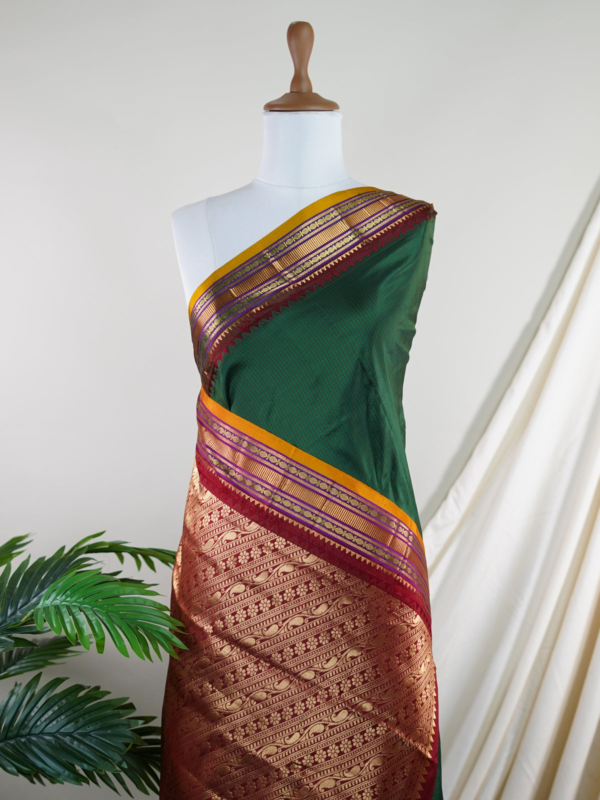 Narayanpet Bottle Green 100% Pure Silk  - Manoranjitham Weaves - Handloom Store