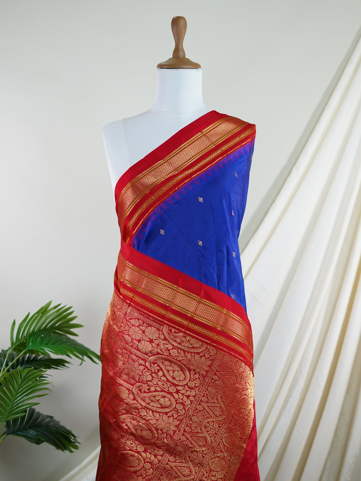 Narayanpet Indigo Blue 100% Pure Silk  - Manoranjitham Weaves - Handloom Store