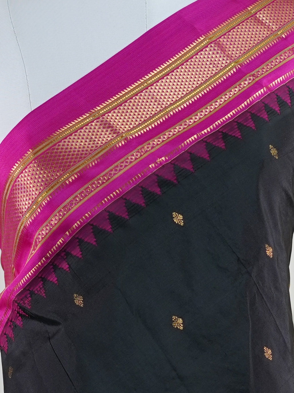 Narayanpet Black 100% Pure Silk  - Manoranjitham Weaves - Handloom Store