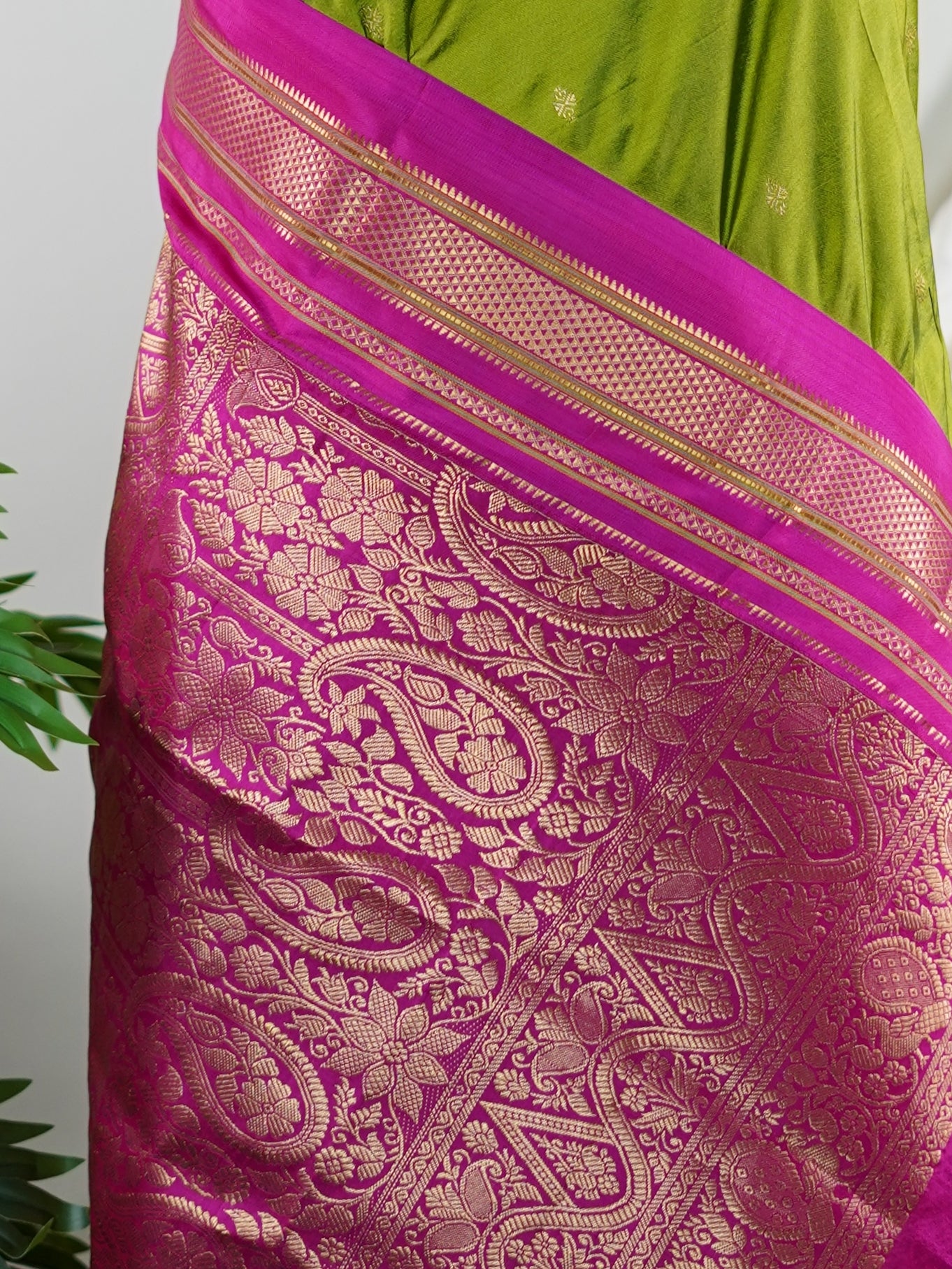 Narayanpet Green 100% Pure Silk  - Manoranjitham Weaves - Handloom Store