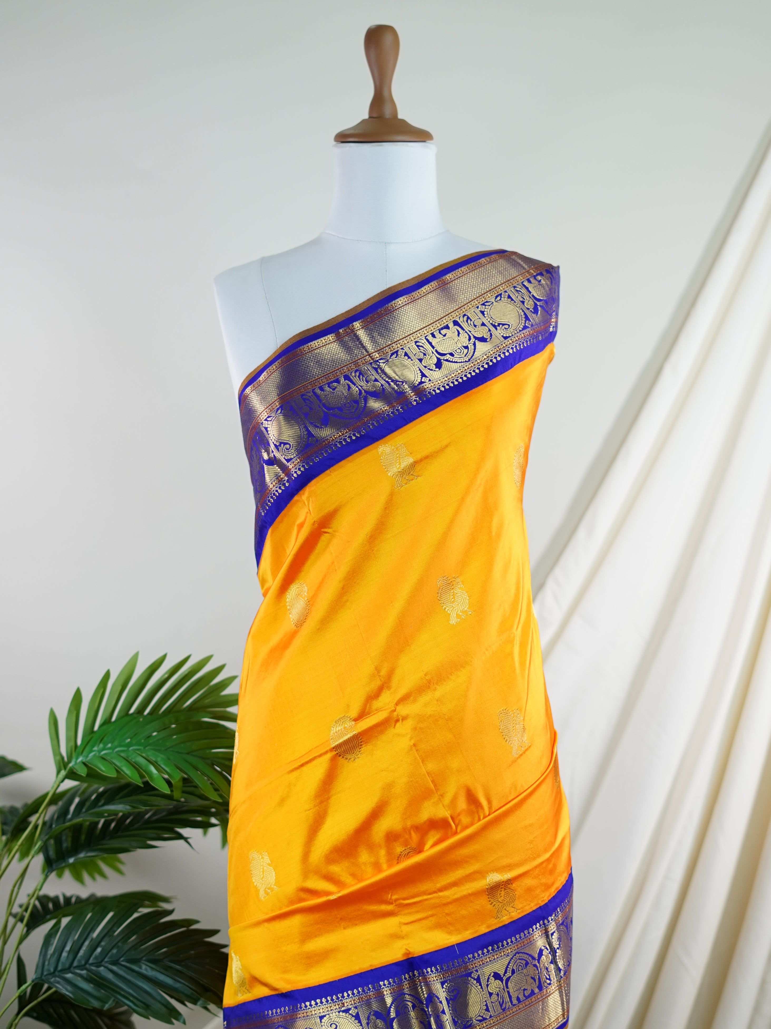 Narayanpet Mango Yellow 100% Pure Silk  - Manoranjitham Weaves - Handloom Store