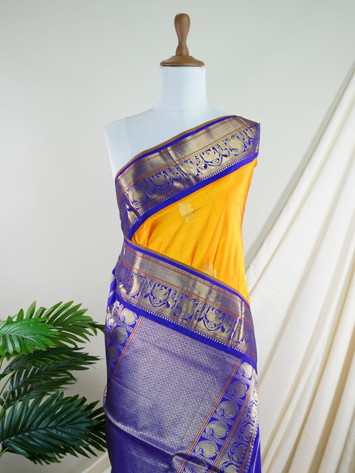 Narayanpet Mango Yellow 100% Pure Silk  - Manoranjitham Weaves - Handloom Store