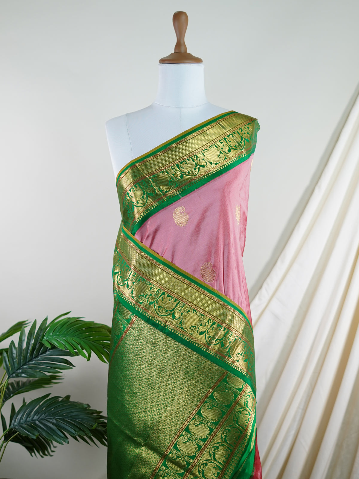Narayanpet Dusty Peach  100% Pure Silk  - Manoranjitham Weaves - Handloom Store