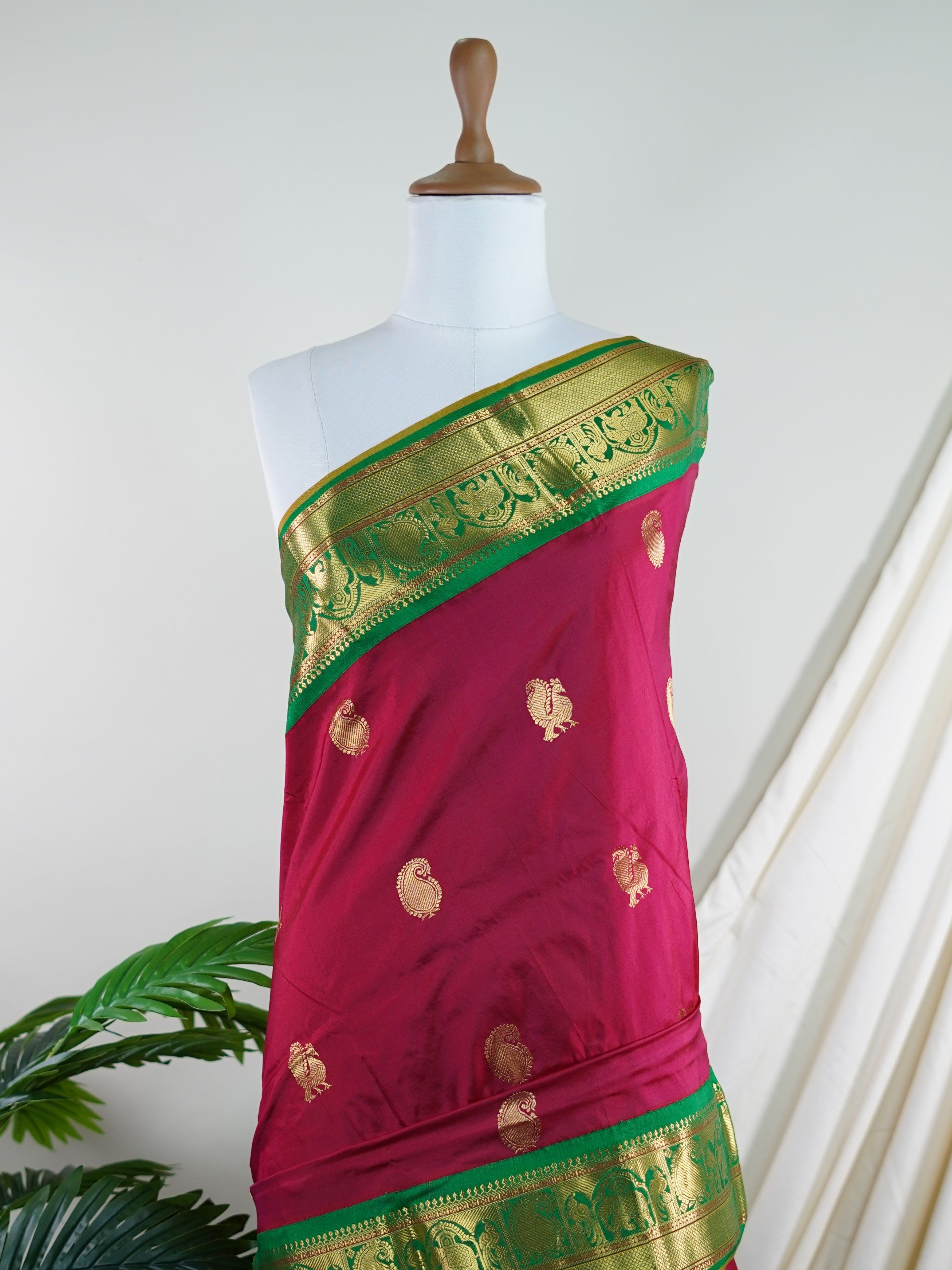 Narayanpet Maroon 100% Pure Silk  - Manoranjitham Weaves - Handloom Store