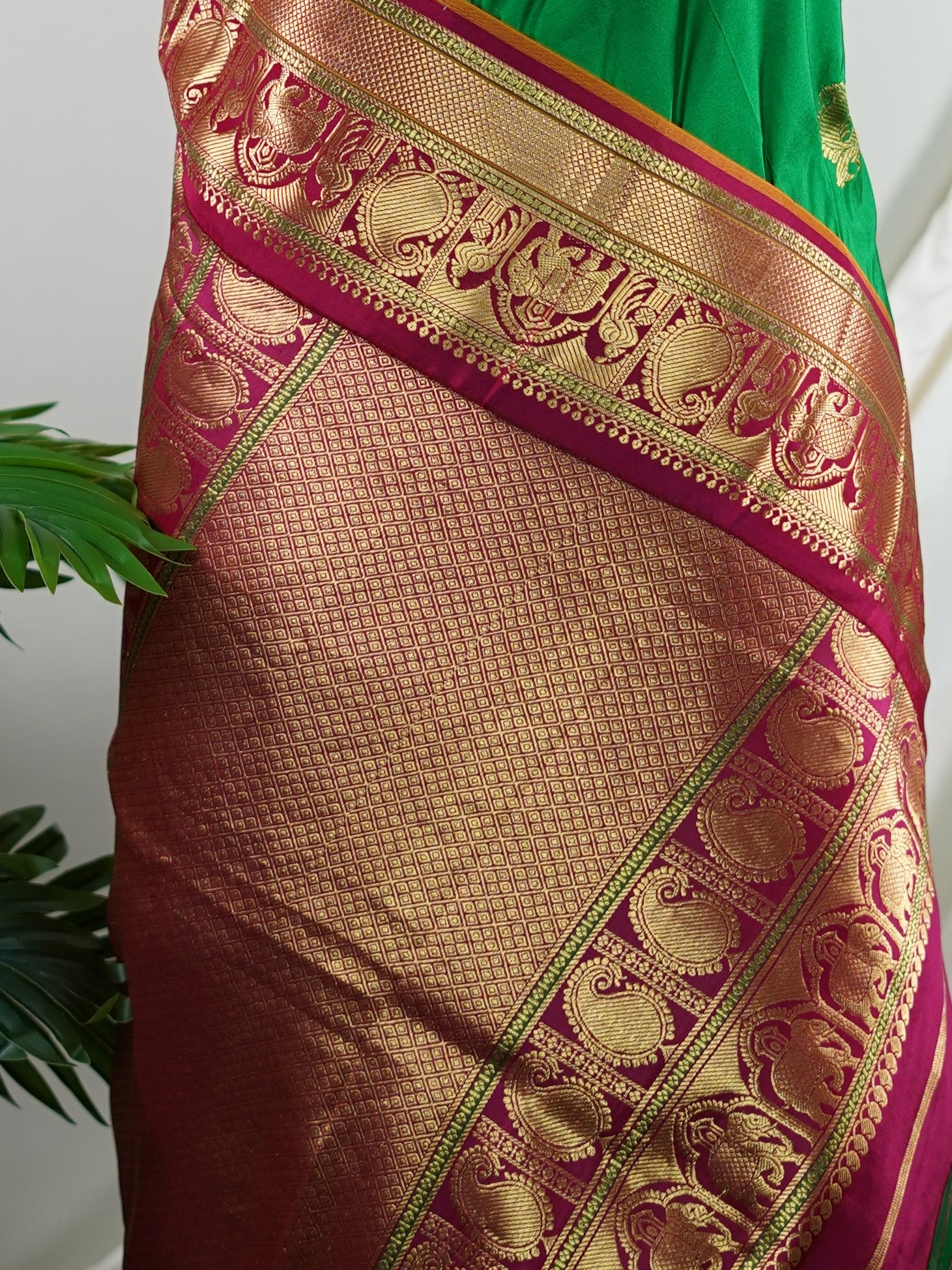 Narayanpet Green 100% Pure Silk  - Manoranjitham Weaves - Handloom Store