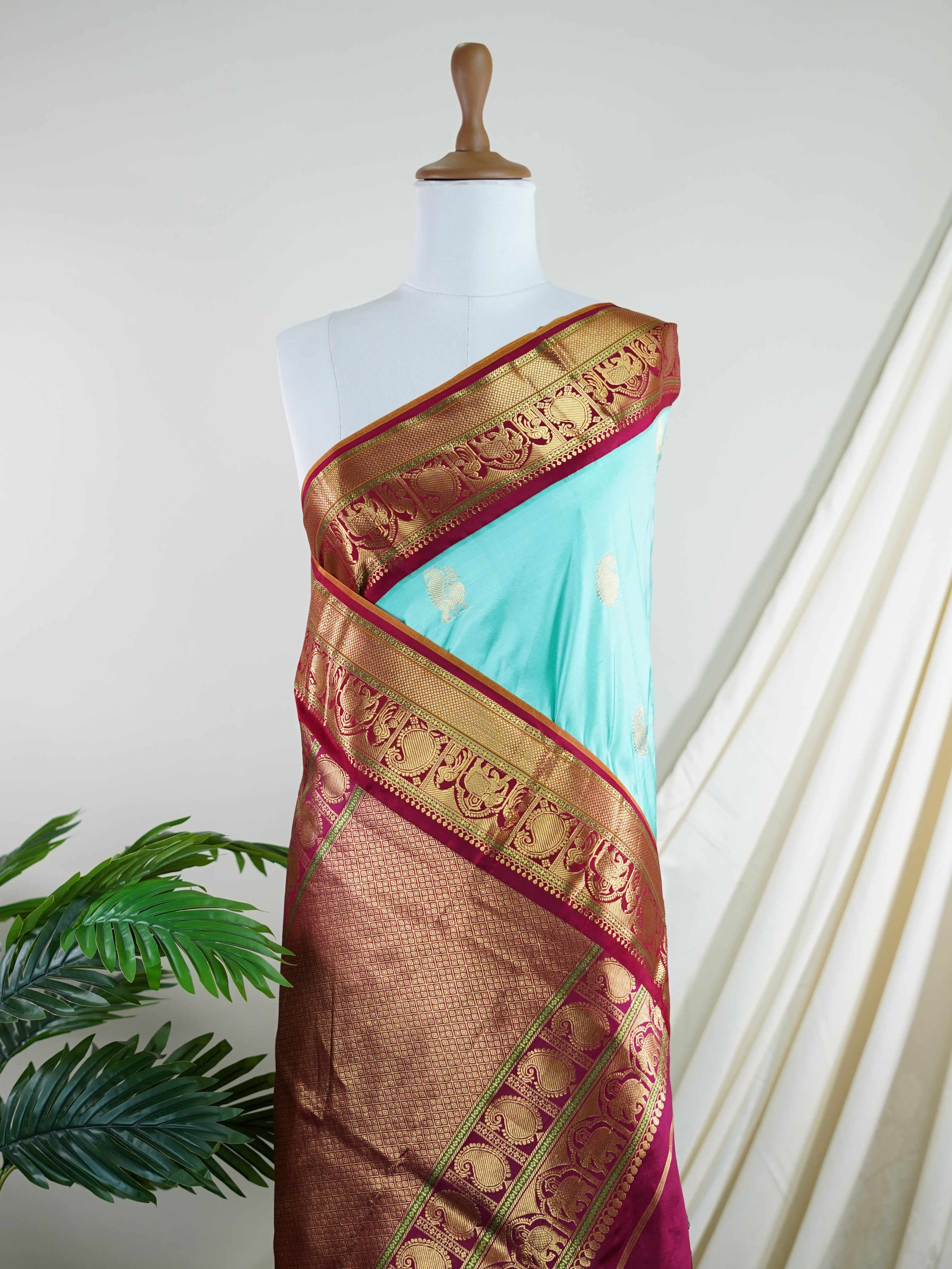 Narayanpet Light Blue 100% Pure Silk  - Manoranjitham Weaves - Handloom Store