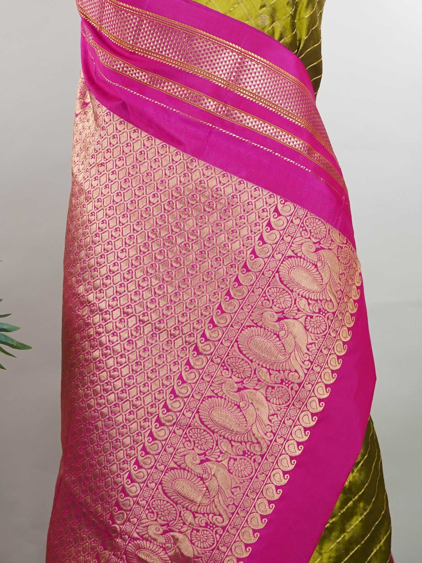 Narayanpet Narayanpet sarees with checks and buttis showcase a perfect blend of tradition and simplicity, featuring intricate motifs woven over classic check patterns.
Their vibrant colors and fine craftsmanship make them elegant choices for any occasion.
 Chandravadana - Manoranjitham Weaves - Handloom Store