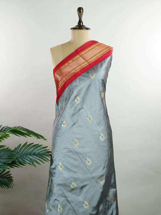 Narayanpet Narayanpet sarees feature elegant plain bodies adorned with delicate buttas, complemented by rich Paithani-style pallus.
These sarees beautifully combine simplicity and tradition, showcasing the perfect harmony of Narayanpet weaving and Paithani artistry. Tripura Bhairavi - Manoranjitham Weaves - Handloom Store