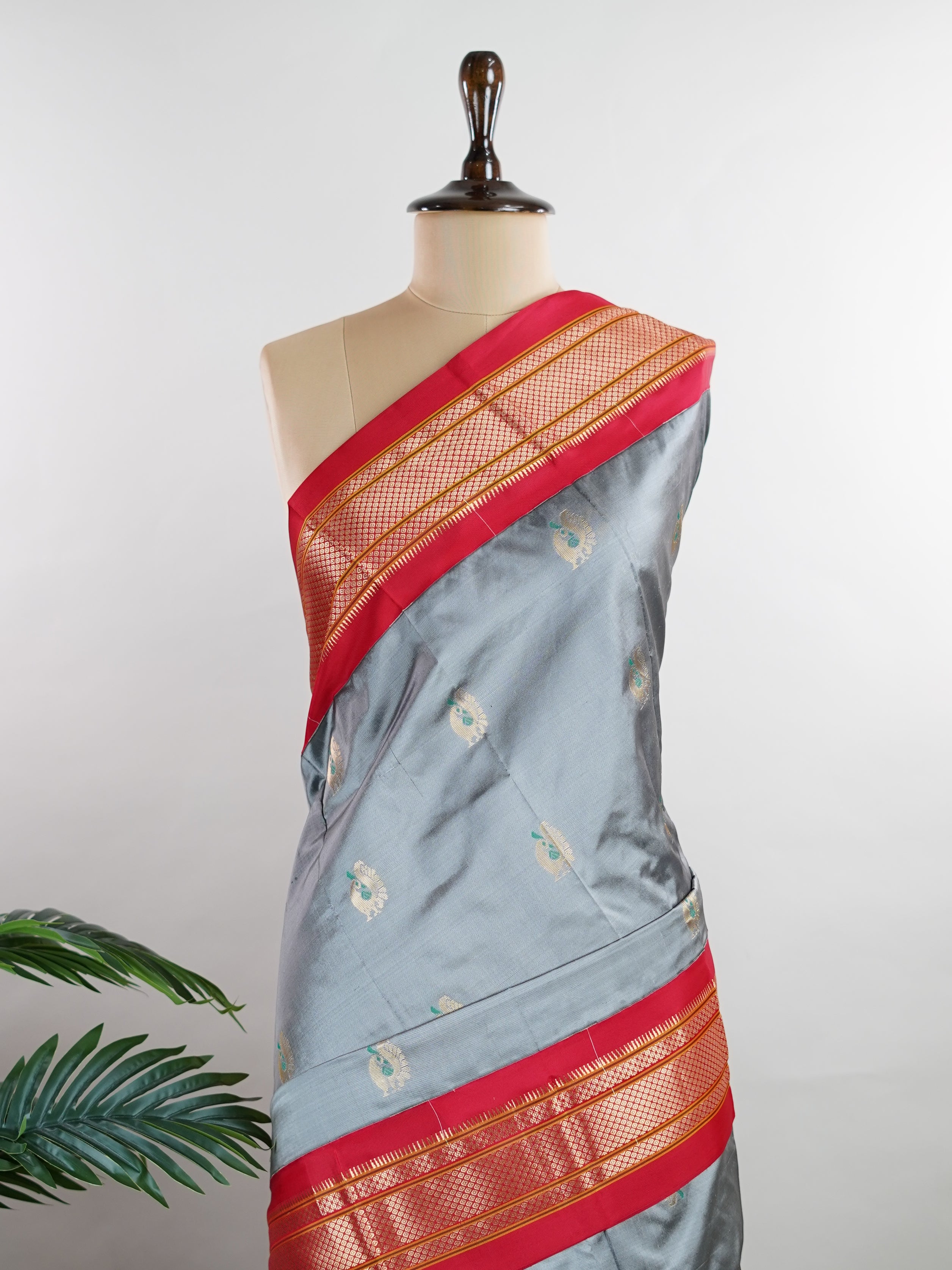 Narayanpet Narayanpet sarees feature elegant plain bodies adorned with delicate buttas, complemented by rich Paithani-style pallus.
These sarees beautifully combine simplicity and tradition, showcasing the perfect harmony of Narayanpet weaving and Paithani artistry. Tripura Bhairavi - Manoranjitham Weaves - Handloom Store