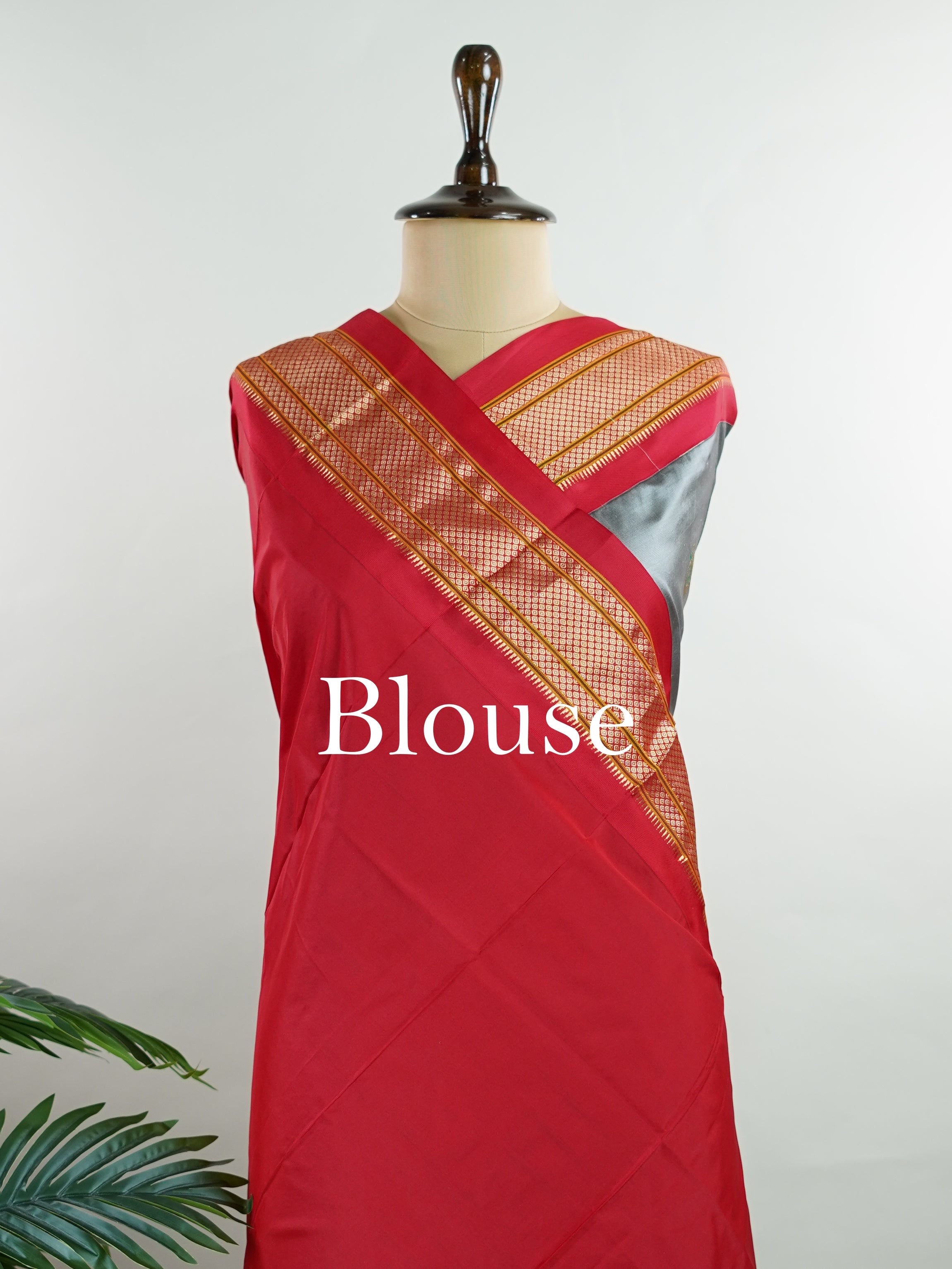 Narayanpet Narayanpet sarees feature elegant plain bodies adorned with delicate buttas, complemented by rich Paithani-style pallus.
These sarees beautifully combine simplicity and tradition, showcasing the perfect harmony of Narayanpet weaving and Paithani artistry. Tripura Bhairavi - Manoranjitham Weaves - Handloom Store