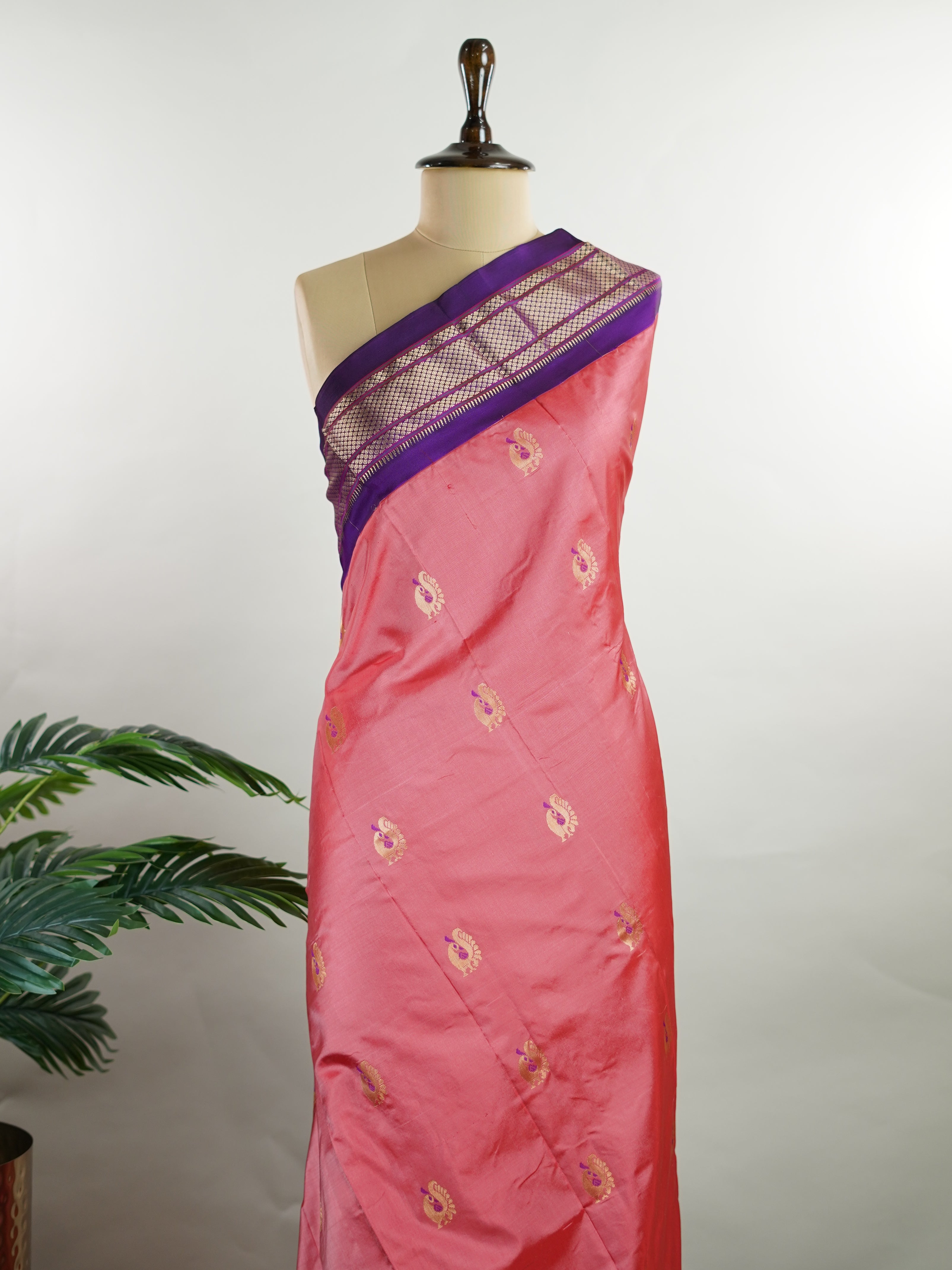 Narayanpet Narayanpet sarees feature elegant plain bodies adorned with delicate buttas, complemented by rich Paithani-style pallus.
These sarees beautifully combine simplicity and tradition, showcasing the perfect harmony of Narayanpet weaving and Paithani artistry. Aparna - Manoranjitham Weaves - Handloom Store