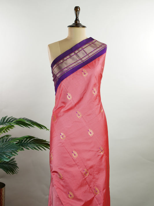 Narayanpet Narayanpet sarees feature elegant plain bodies adorned with delicate buttas, complemented by rich Paithani-style pallus.
These sarees beautifully combine simplicity and tradition, showcasing the perfect harmony of Narayanpet weaving and Paithani artistry. Aparna - Manoranjitham Weaves - Handloom Store