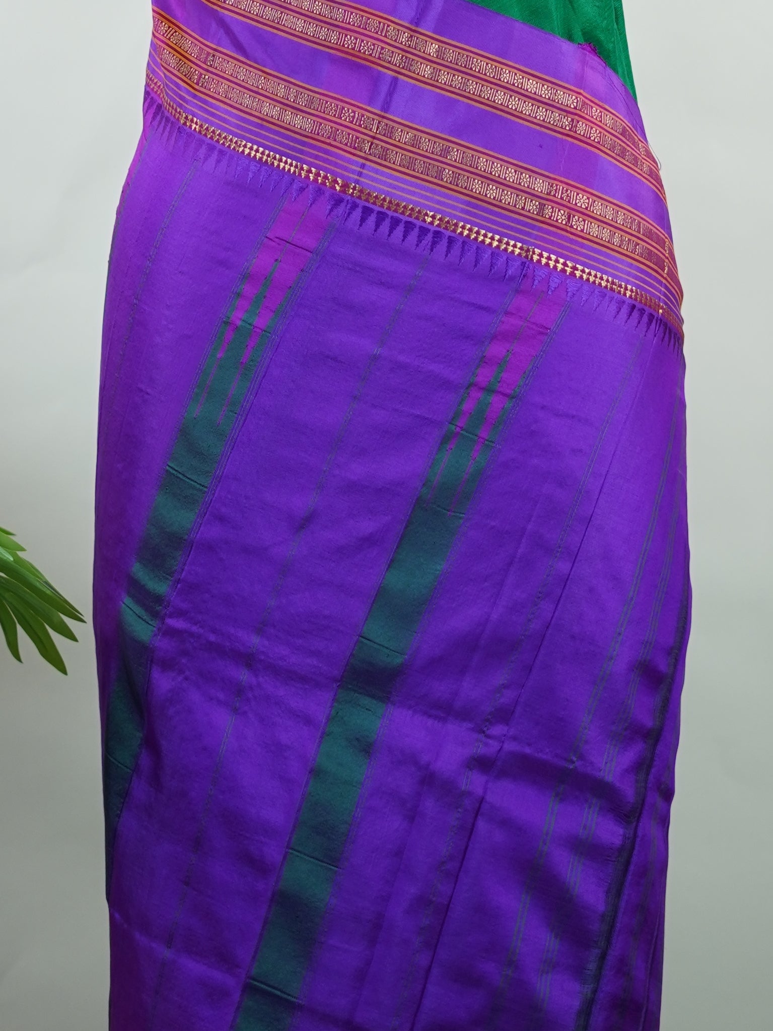 Narayanpet Narayanpet plain sarees are known for their elegant simplicity, featuring rich cotton or silk textures with contrasting borders.
They beautifully blend traditional craftsmanship with everyday comfort, making them perfect for both casual and festive wear. Rajasi - Manoranjitham Weaves - Handloom Store