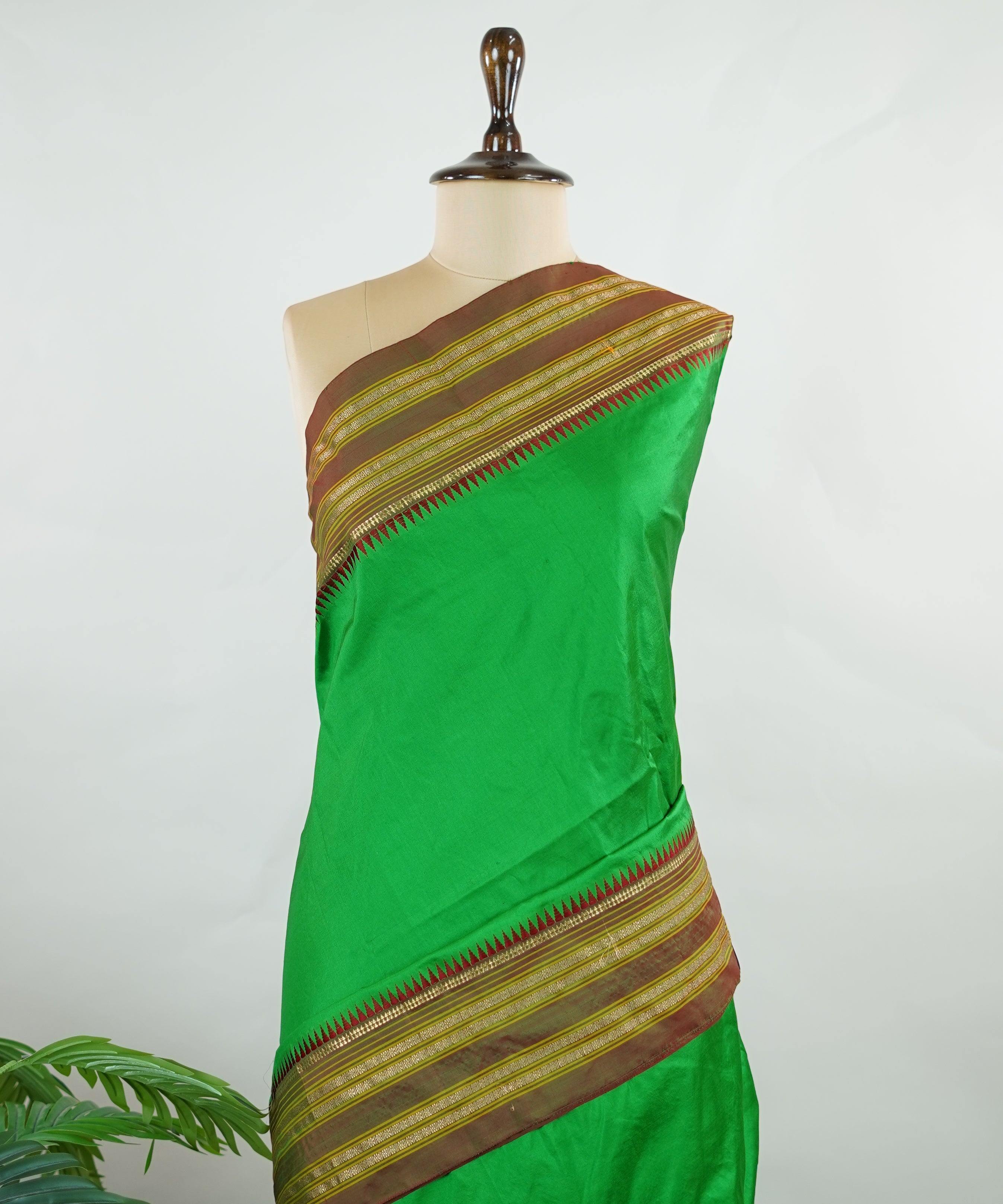 Narayanpet Narayanpet plain sarees are known for their elegant simplicity, featuring rich cotton or silk textures with contrasting borders.
They beautifully blend traditional craftsmanship with everyday comfort, making them perfect for both casual and festive wear. Pranitha - Manoranjitham Weaves - Handloom Store