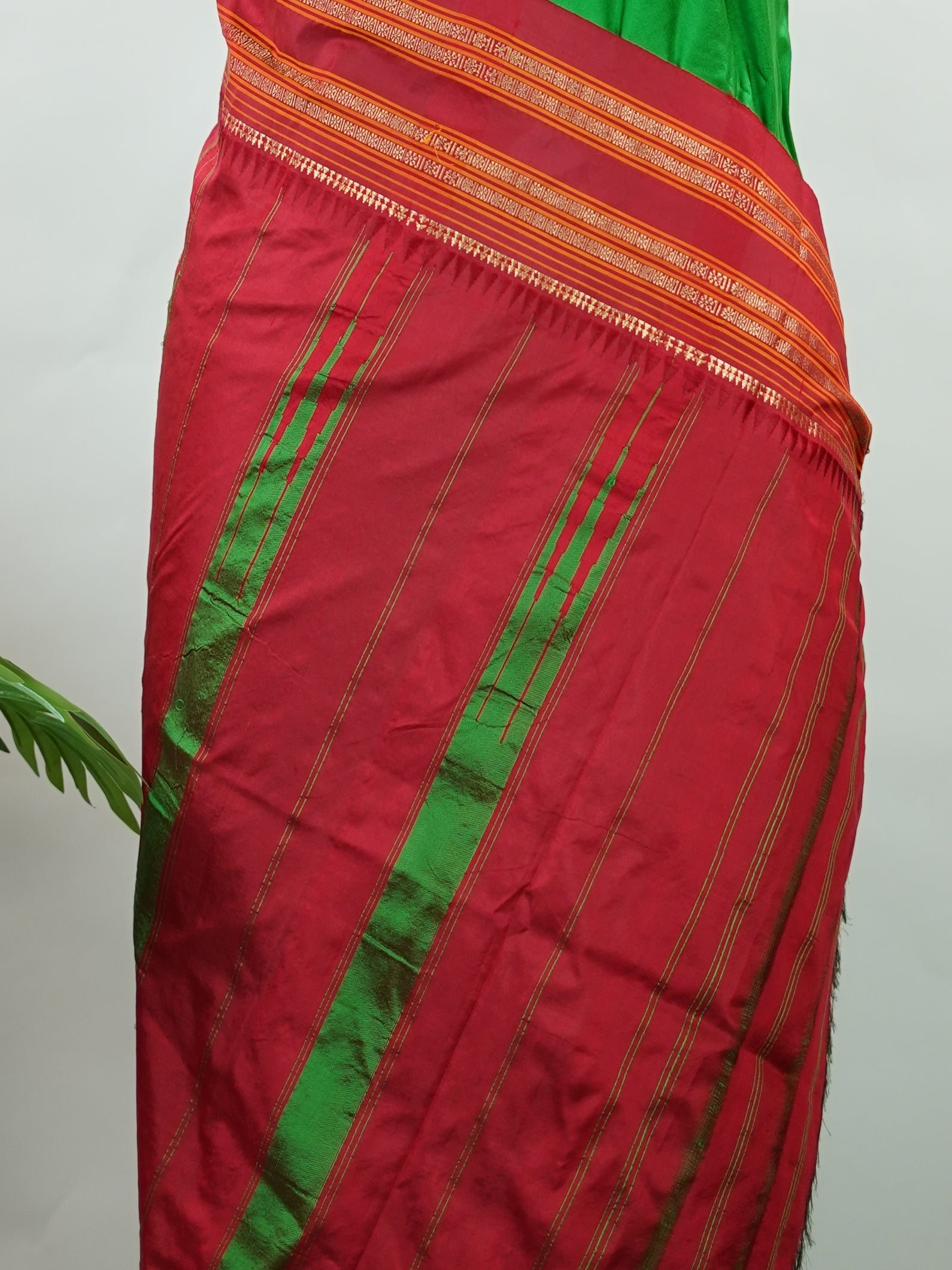 Narayanpet Narayanpet plain sarees are known for their elegant simplicity, featuring rich cotton or silk textures with contrasting borders.
They beautifully blend traditional craftsmanship with everyday comfort, making them perfect for both casual and festive wear. Pranitha - Manoranjitham Weaves - Handloom Store