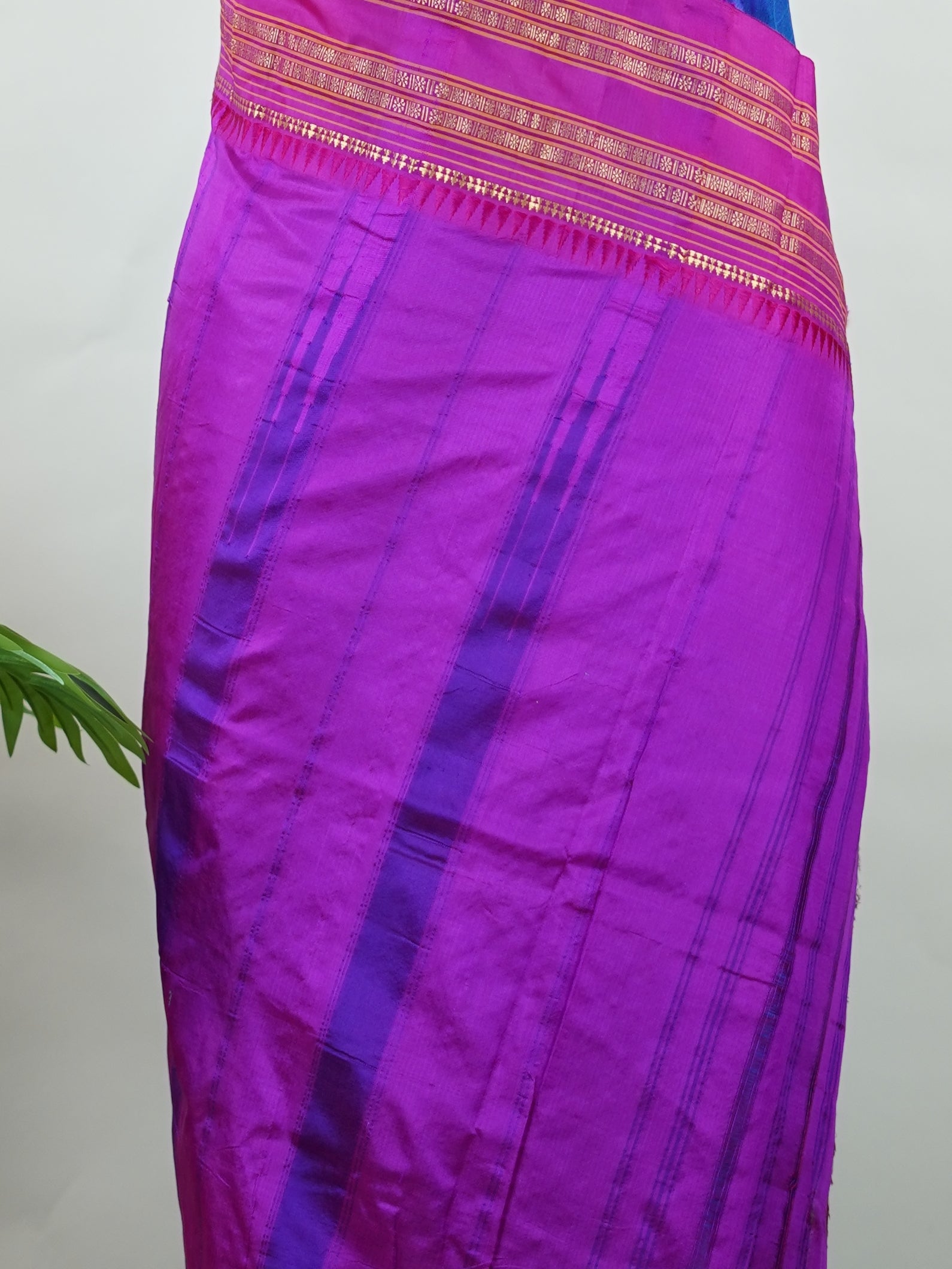 Narayanpet Narayanpet plain sarees are known for their elegant simplicity, featuring rich cotton or silk textures with contrasting borders.
They beautifully blend traditional craftsmanship with everyday comfort, making them perfect for both casual and festive wear. Parinitha - Manoranjitham Weaves - Handloom Store