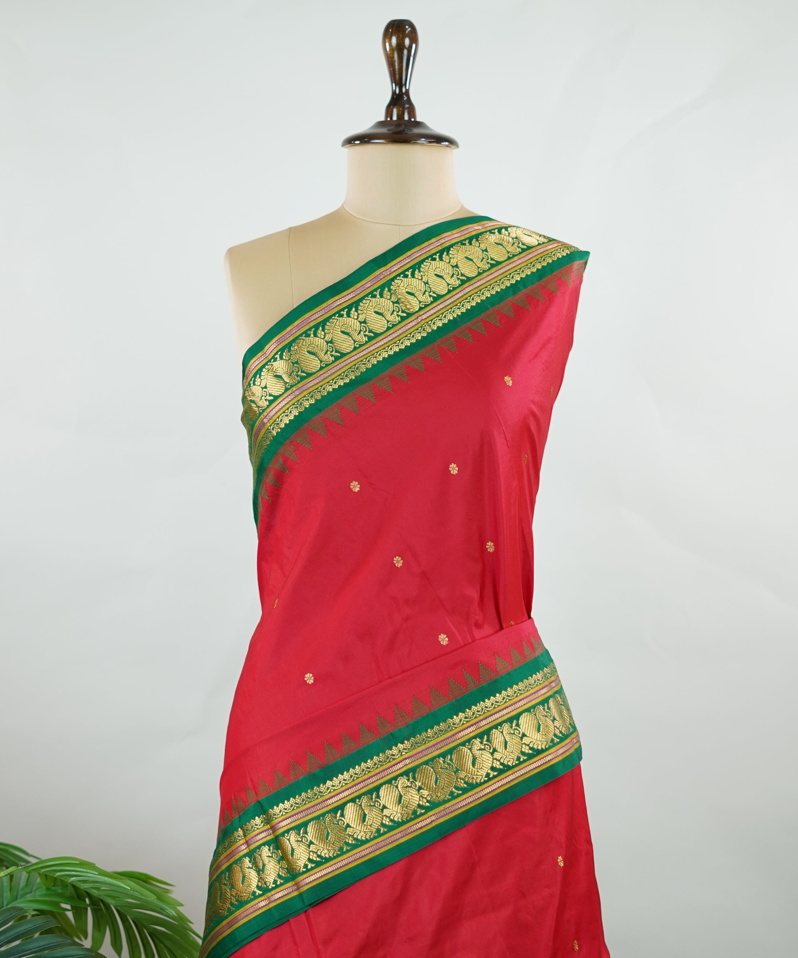 Narayanpet Narayanpet plain sarees are known for their elegant simplicity, featuring rich cotton or silk textures with contrasting borders.
They beautifully blend traditional craftsmanship with everyday comfort, making them perfect for both casual and festive wear. Hirnmayee - Manoranjitham Weaves - Handloom Store