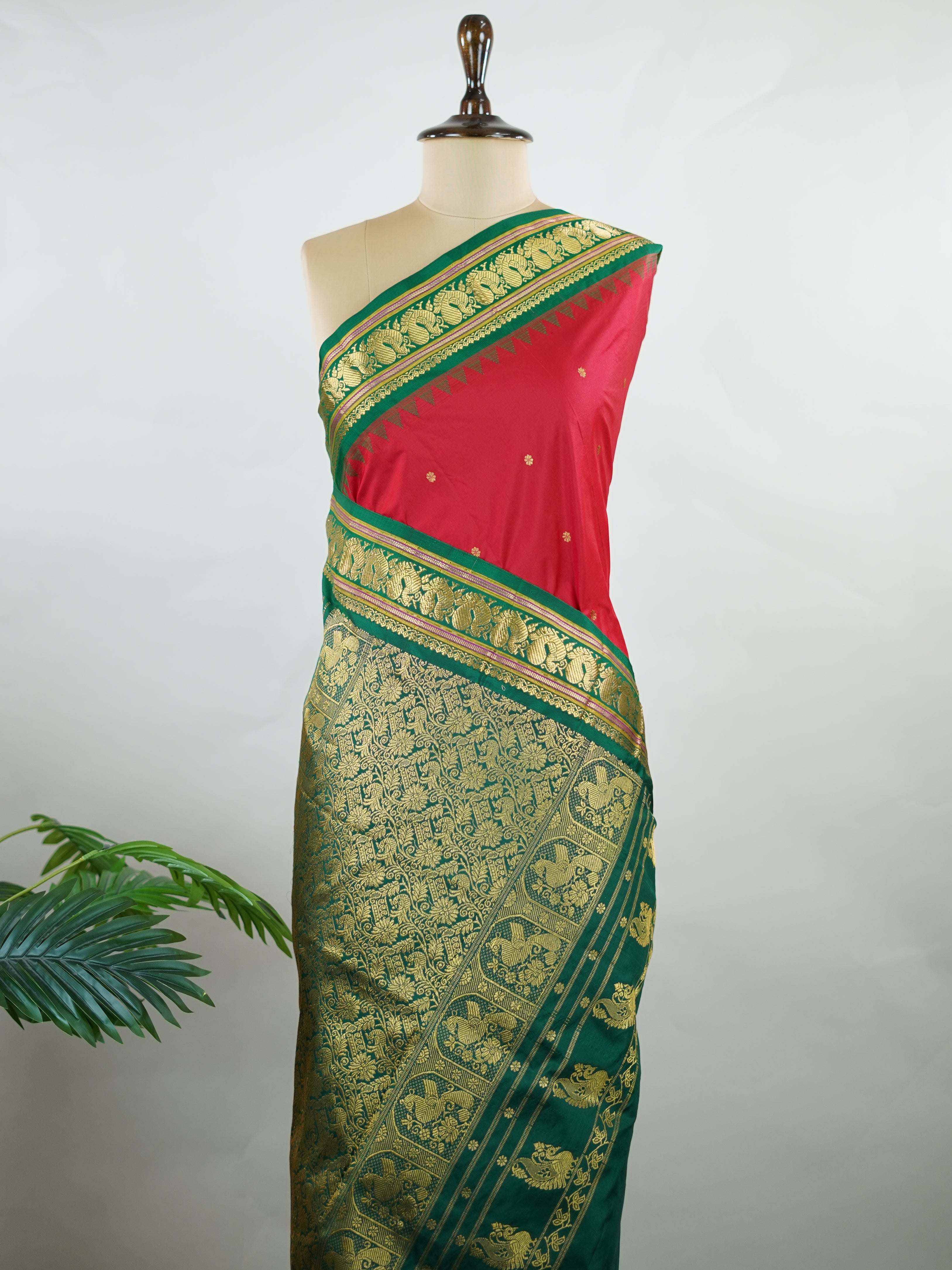 Narayanpet Narayanpet plain sarees are known for their elegant simplicity, featuring rich cotton or silk textures with contrasting borders.
They beautifully blend traditional craftsmanship with everyday comfort, making them perfect for both casual and festive wear. Hirnmayee - Manoranjitham Weaves - Handloom Store