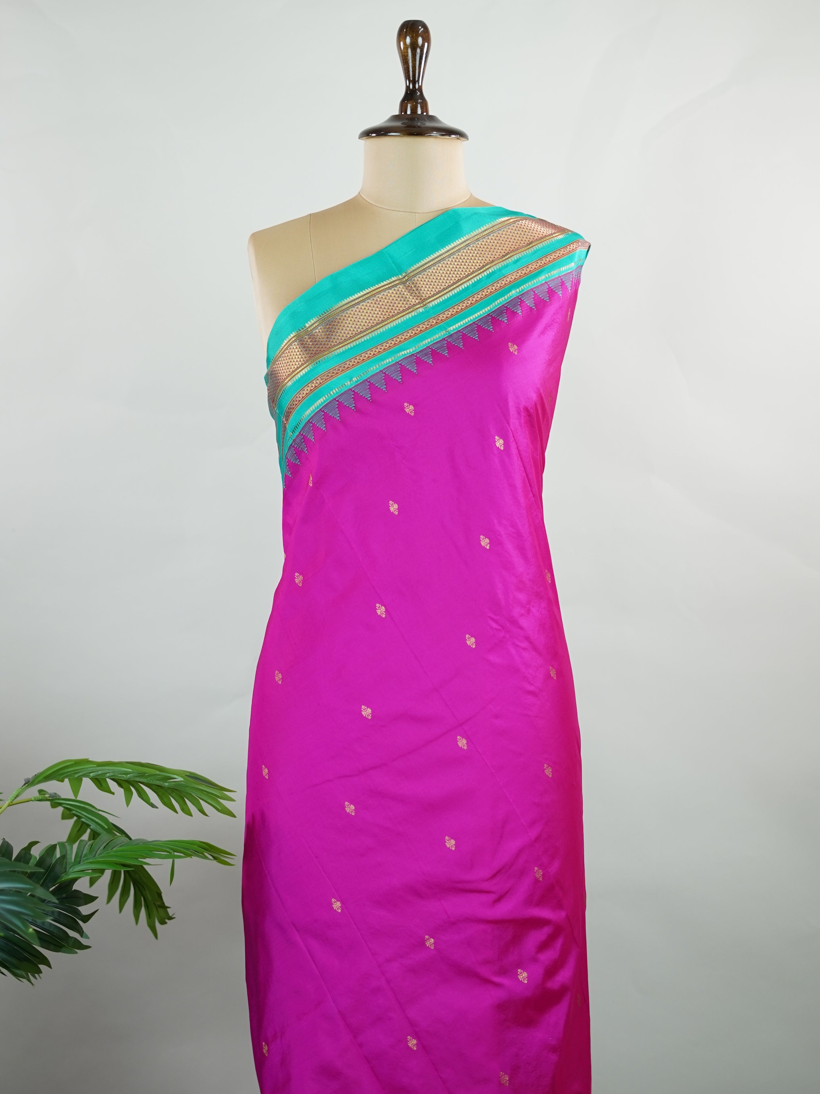 Narayanpet Narayanpet plain sarees are known for their elegant simplicity, featuring rich cotton or silk textures with contrasting borders.
They beautifully blend traditional craftsmanship with everyday comfort, making them perfect for both casual and festive wear. Anila - Manoranjitham Weaves - Handloom Store