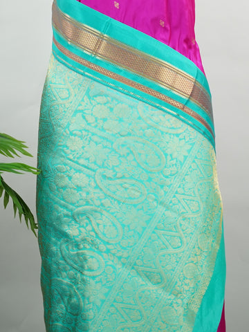 Narayanpet Narayanpet plain sarees are known for their elegant simplicity, featuring rich cotton or silk textures with contrasting borders.
They beautifully blend traditional craftsmanship with everyday comfort, making them perfect for both casual and festive wear. Anila - Manoranjitham Weaves - Handloom Store