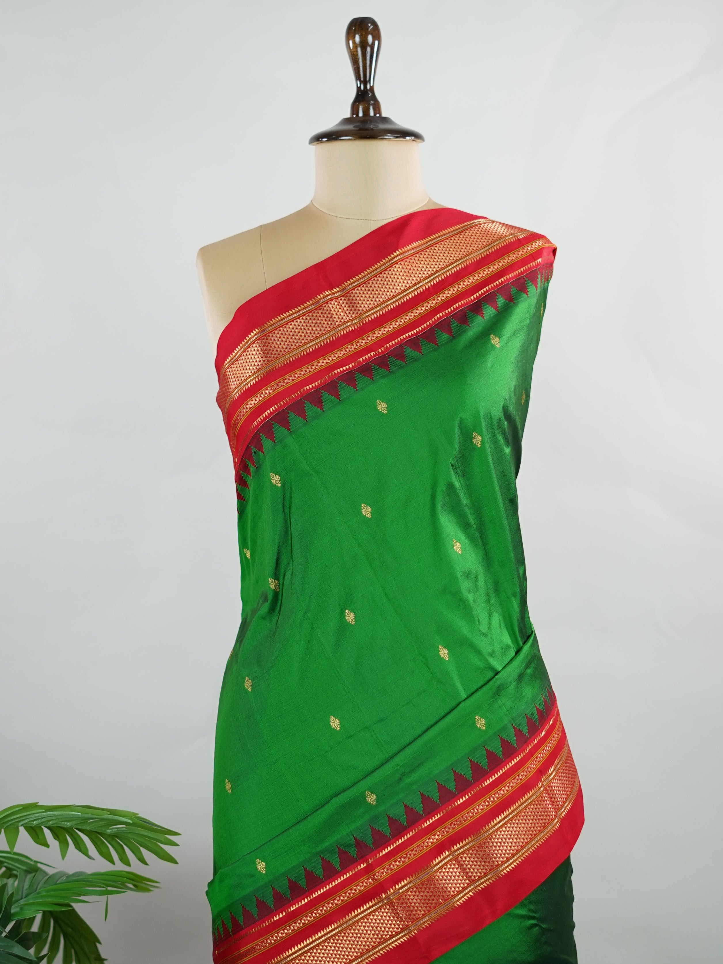 Narayanpet Narayanpet plain sarees are known for their elegant simplicity, featuring rich cotton or silk textures with contrasting borders.
They beautifully blend traditional craftsmanship with everyday comfort, making them perfect for both casual and festive wear. Sampada - Manoranjitham Weaves - Handloom Store