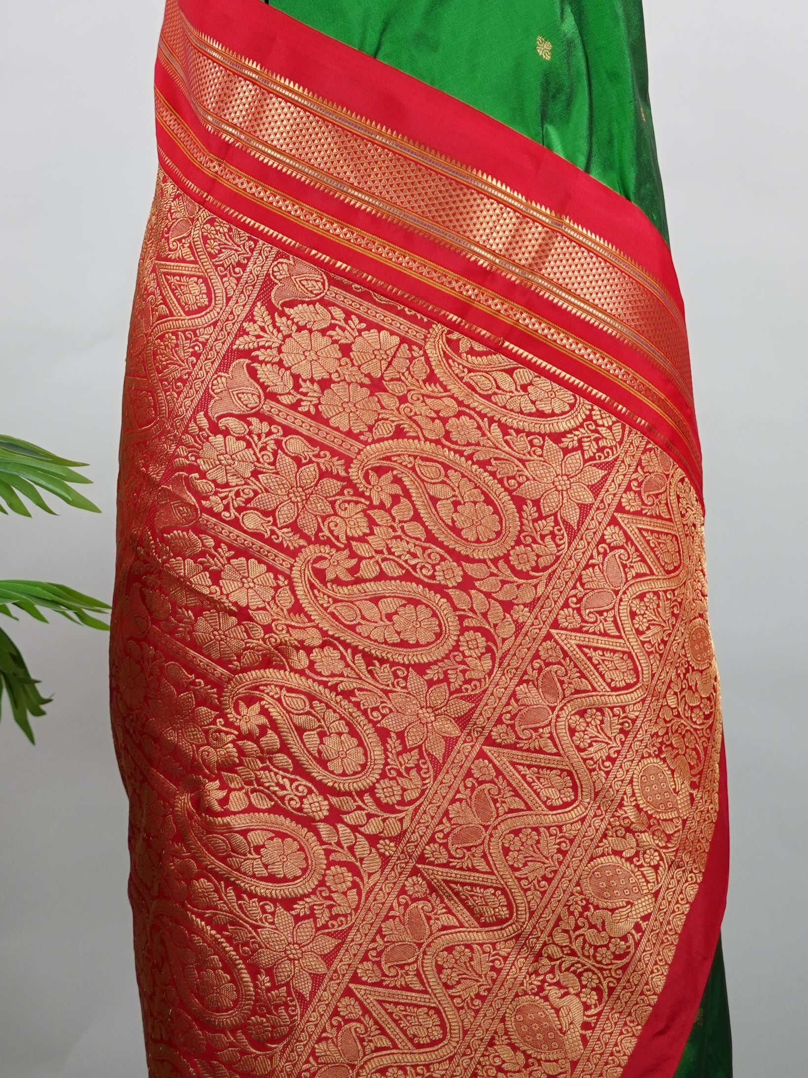 Narayanpet Narayanpet plain sarees are known for their elegant simplicity, featuring rich cotton or silk textures with contrasting borders.
They beautifully blend traditional craftsmanship with everyday comfort, making them perfect for both casual and festive wear. Sampada - Manoranjitham Weaves - Handloom Store