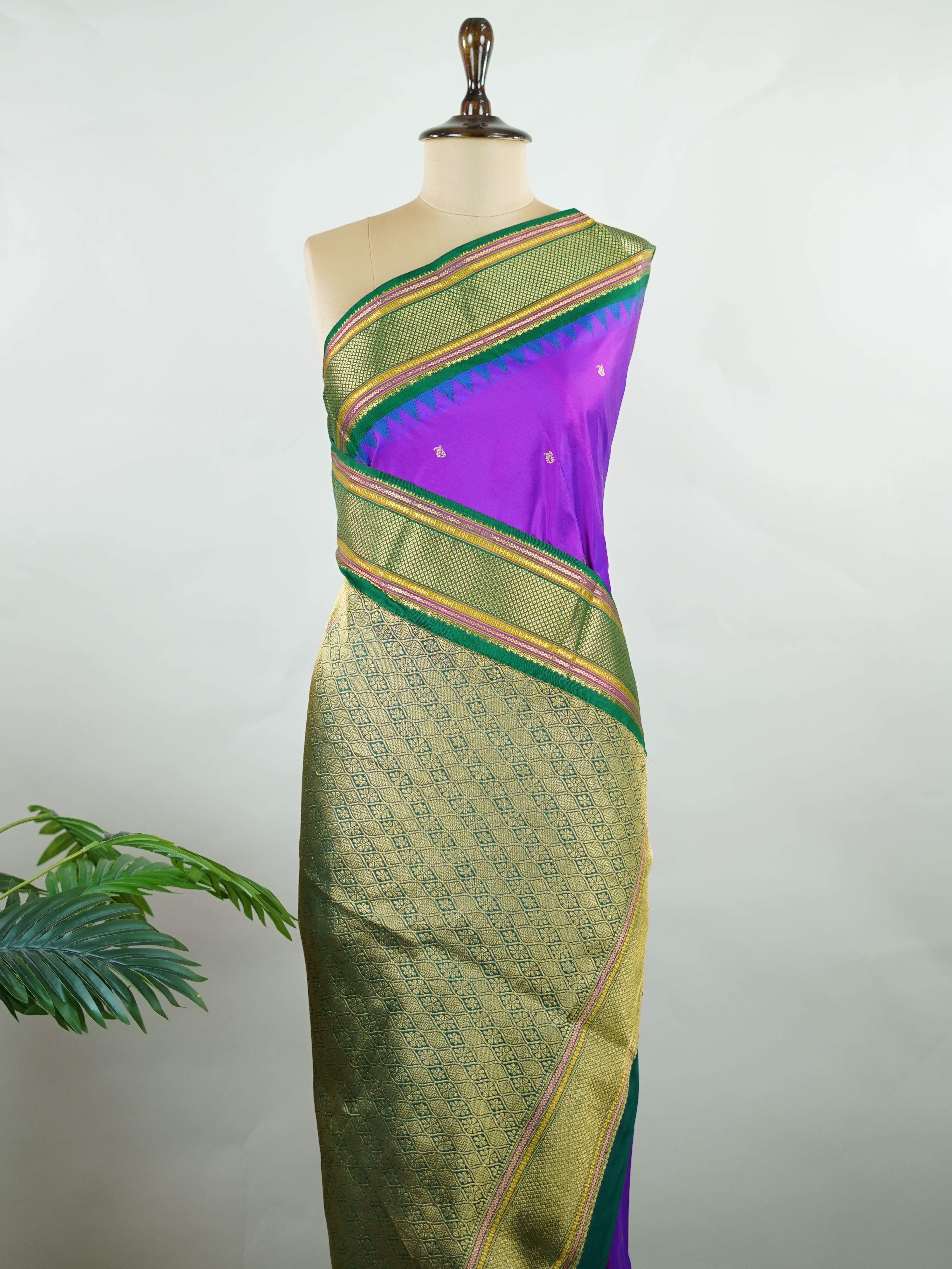Narayanpet Narayanpet plain sarees are known for their elegant simplicity, featuring rich cotton or silk textures with contrasting borders.
They beautifully blend traditional craftsmanship with everyday comfort, making them perfect for both casual and festive wear. Eshira - Manoranjitham Weaves - Handloom Store
