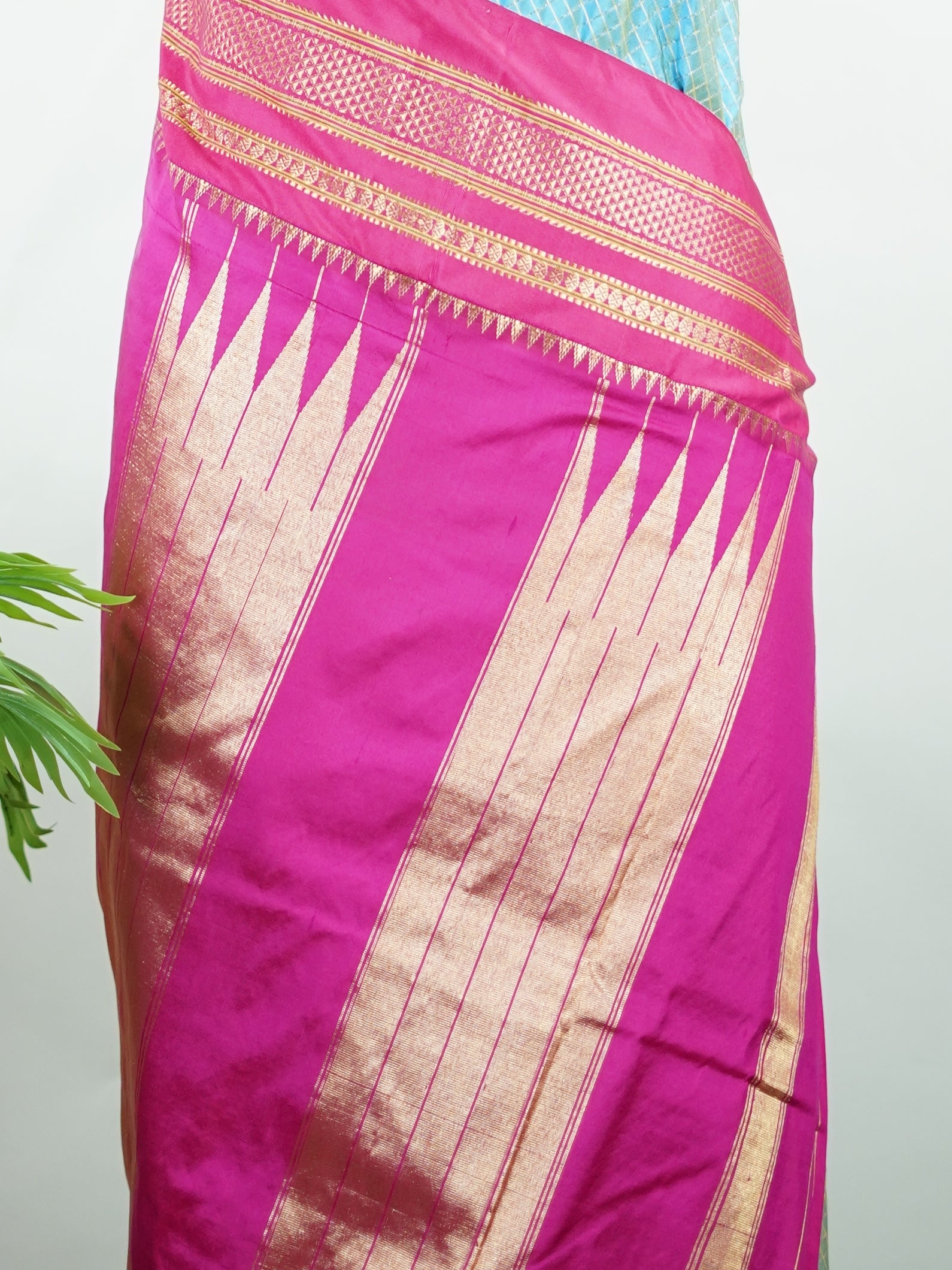 Narayanpet Narayanpet plain sarees are known for their elegant simplicity, featuring rich cotton or silk textures with contrasting borders.
They beautifully blend traditional craftsmanship with everyday comfort, making them perfect for both casual and festive wear. Jaganmantha - Manoranjitham Weaves - Handloom Store