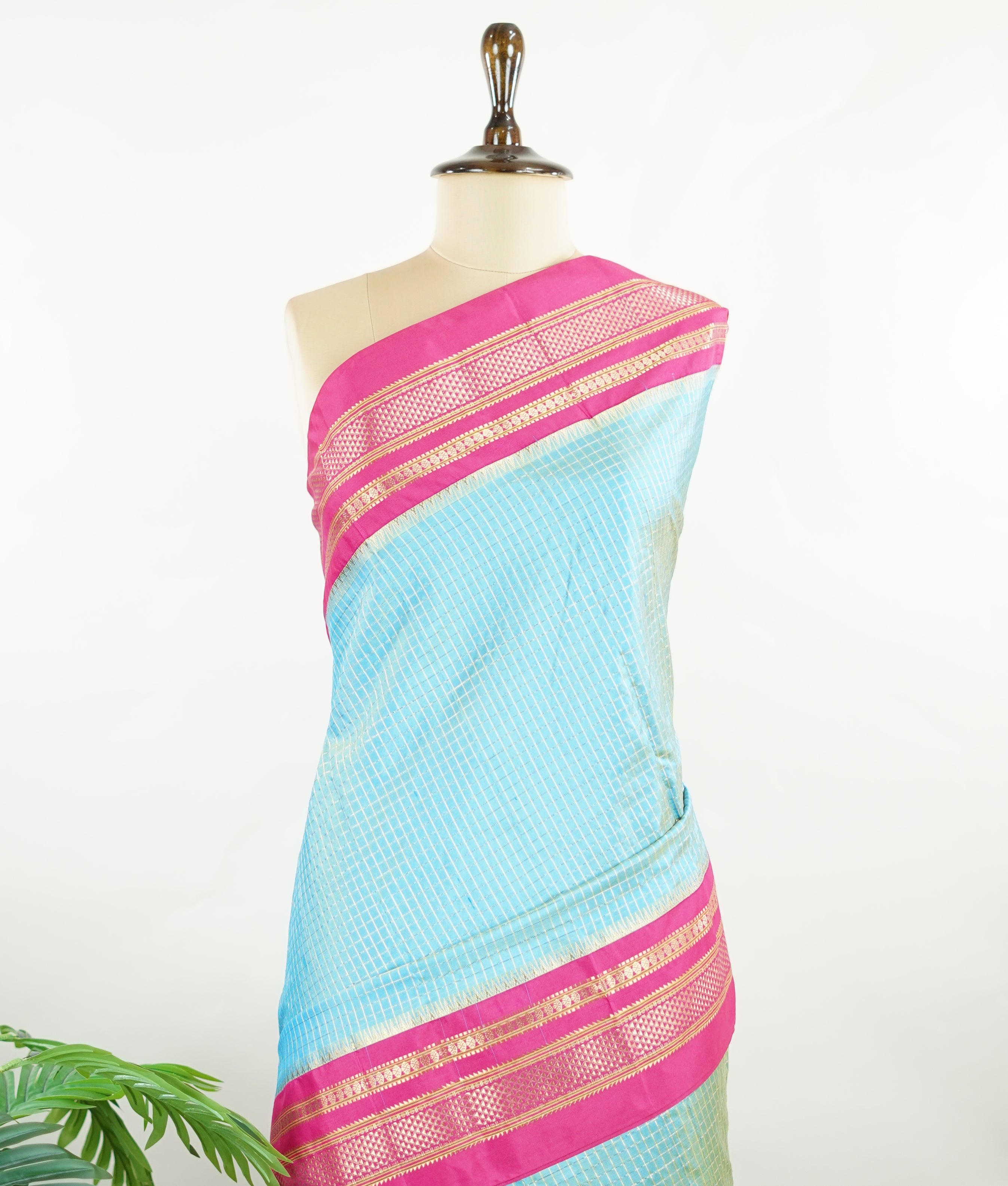 Narayanpet Narayanpet plain sarees are known for their elegant simplicity, featuring rich cotton or silk textures with contrasting borders.
They beautifully blend traditional craftsmanship with everyday comfort, making them perfect for both casual and festive wear. Jaganmantha - Manoranjitham Weaves - Handloom Store