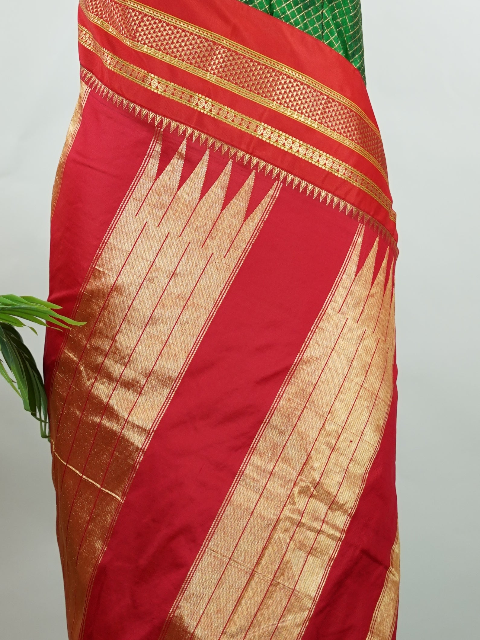 Narayanpet Narayanpet plain sarees are known for their elegant simplicity, featuring rich cotton or silk textures with contrasting borders.
They beautifully blend traditional craftsmanship with everyday comfort, making them perfect for both casual and festive wear. Shivamayi - Manoranjitham Weaves - Handloom Store