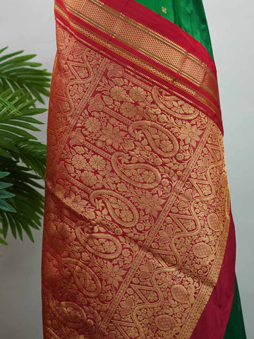 Narayanpet Narayanpet Pattu sarees are known for their lightweight texture and rich borders. Once woven for royalty, these vintage drapes are now making a graceful comeback. A timeless weave that blends tradition with everyday elegance. Subhaga - Narayanpet saree - Manoranjitham Weaves - Handloom Store