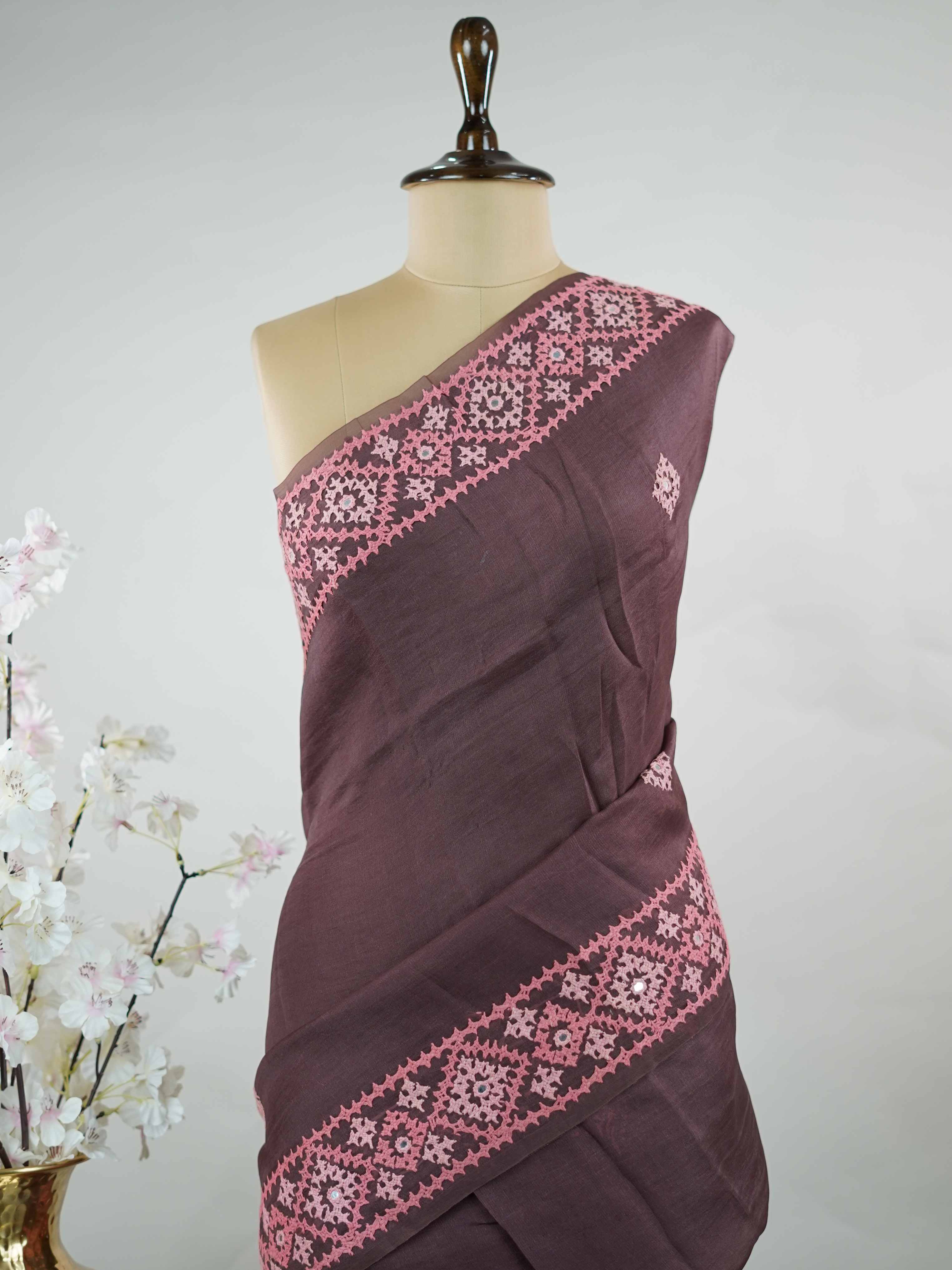 Katan A warm brown Kora saree highlighted with soft pink accents, creating a graceful contrast.br
Enhanced with vibrant Kutch embroidery, it showcases rich artisanal detail with a refined, contemporary appeal. Kadhambari - Warm Brown Kora Silk Saree | Kutch Work - Manoranjitham Weaves - Handloom Store