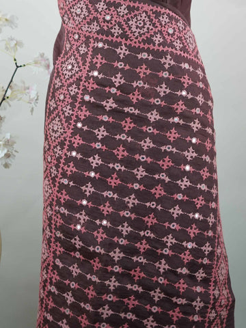Katan A warm brown Kora saree highlighted with soft pink accents, creating a graceful contrast.br
Enhanced with vibrant Kutch embroidery, it showcases rich artisanal detail with a refined, contemporary appeal. Kadhambari - Warm Brown Kora Silk Saree | Kutch Work - Manoranjitham Weaves - Handloom Store
