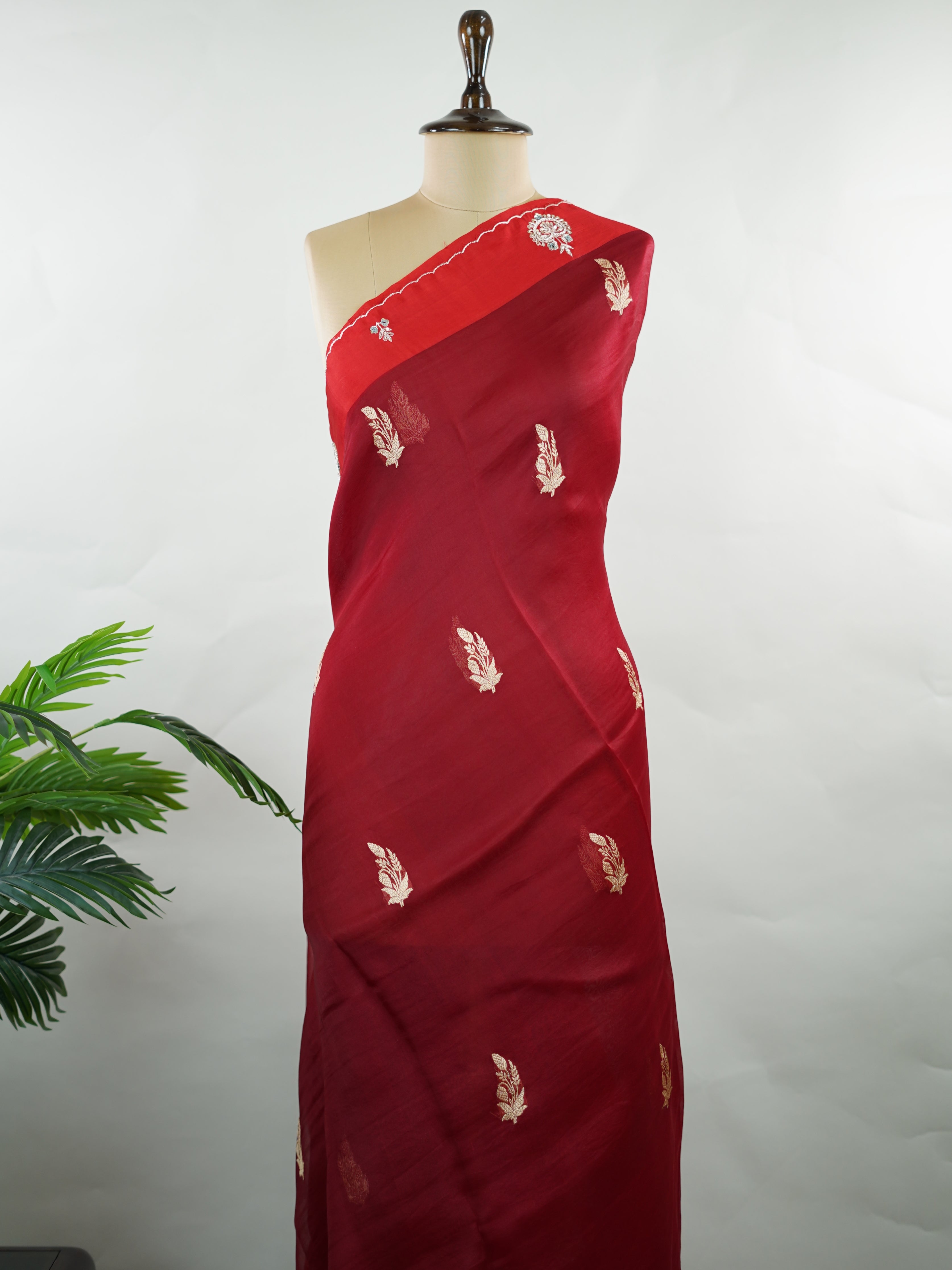 Organza Elegant red organza saree featuring exquisite embroidery for a stunning festive look.br data-start=85 data-end=88The sheer, lightweight fabric creates a graceful and flowy silhouette.br data-start=158 data-end=161Beautiful embroidered detailing adds richness and refined craftsmanship.br data-start=233 data-end=236Perfect for weddings, parties, and special occasions where you want to stand out. Tanirika - Organza Saree | Embroidered - Manoranjitham Weaves - Handloom Store