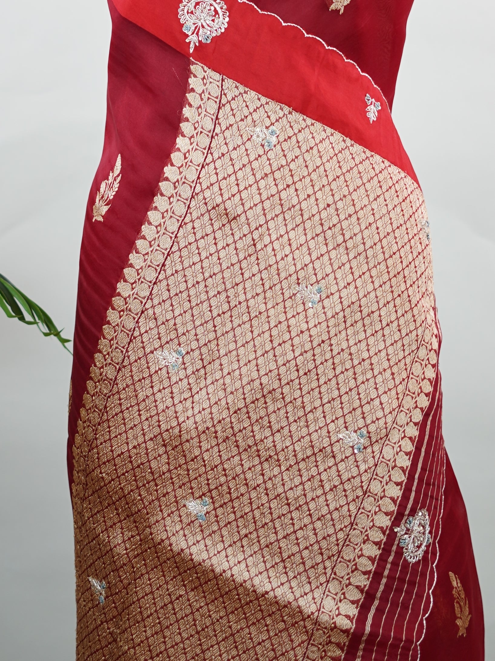 Organza Elegant red organza saree featuring exquisite embroidery for a stunning festive look.br data-start=85 data-end=88The sheer, lightweight fabric creates a graceful and flowy silhouette.br data-start=158 data-end=161Beautiful embroidered detailing adds richness and refined craftsmanship.br data-start=233 data-end=236Perfect for weddings, parties, and special occasions where you want to stand out. Tanirika - Organza Saree | Embroidered - Manoranjitham Weaves - Handloom Store