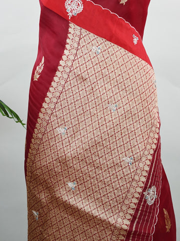 Organza Elegant red organza saree featuring exquisite embroidery for a stunning festive look.br data-start=85 data-end=88The sheer, lightweight fabric creates a graceful and flowy silhouette.br data-start=158 data-end=161Beautiful embroidered detailing adds richness and refined craftsmanship.br data-start=233 data-end=236Perfect for weddings, parties, and special occasions where you want to stand out. Tanirika - Organza Saree | Embroidered - Manoranjitham Weaves - Handloom Store
