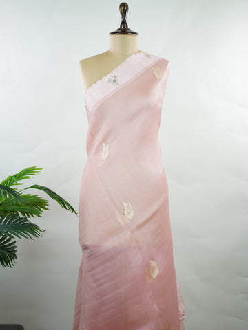 Organza Graceful peach organza saree embellished with intricate embroidery for an elegant appeal.br data-start=89 data-end=92The lightweight, sheer fabric drapes beautifully, creating a soft and feminine look.br data-start=176 data-end=179Delicate embroidered details enhance its charm with a touch of sophistication.br data-start=257 data-end=260An ideal choice for weddings, festive celebrations, and special occasions. Kalindiya - Organza Saree | Embroidered - Manoranjitham Weaves - Handloom Store
