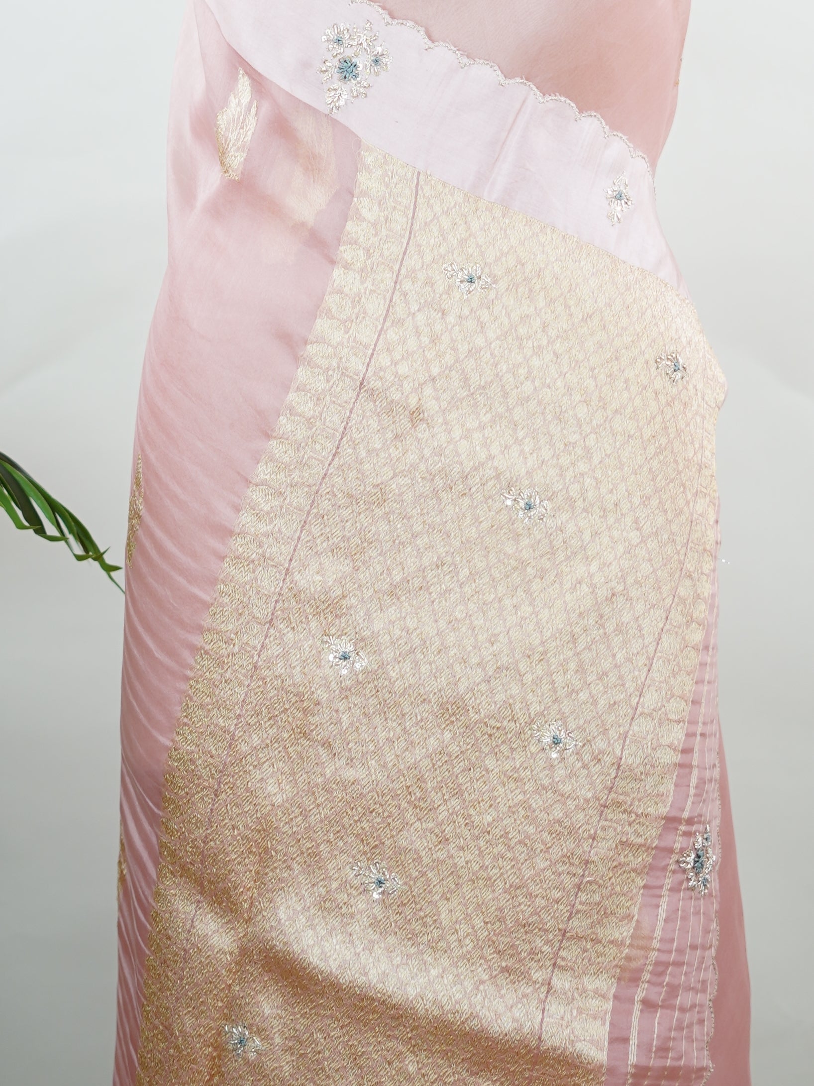 Organza Graceful peach organza saree embellished with intricate embroidery for an elegant appeal.br data-start=89 data-end=92The lightweight, sheer fabric drapes beautifully, creating a soft and feminine look.br data-start=176 data-end=179Delicate embroidered details enhance its charm with a touch of sophistication.br data-start=257 data-end=260An ideal choice for weddings, festive celebrations, and special occasions. Kalindiya - Organza Saree | Embroidered - Manoranjitham Weaves - Handloom Store