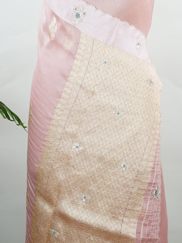 Organza Graceful peach organza saree embellished with intricate embroidery for an elegant appeal.br data-start=89 data-end=92The lightweight, sheer fabric drapes beautifully, creating a soft and feminine look.br data-start=176 data-end=179Delicate embroidered details enhance its charm with a touch of sophistication.br data-start=257 data-end=260An ideal choice for weddings, festive celebrations, and special occasions. Kalindiya - Organza Saree | Embroidered - Manoranjitham Weaves - Handloom Store