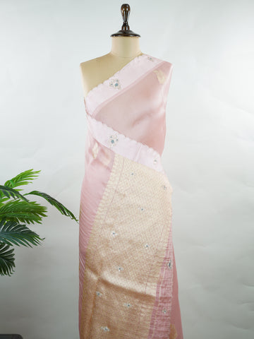Organza Graceful peach organza saree embellished with intricate embroidery for an elegant appeal.br data-start=89 data-end=92The lightweight, sheer fabric drapes beautifully, creating a soft and feminine look.br data-start=176 data-end=179Delicate embroidered details enhance its charm with a touch of sophistication.br data-start=257 data-end=260An ideal choice for weddings, festive celebrations, and special occasions. Kalindiya - Organza Saree | Embroidered - Manoranjitham Weaves - Handloom Store