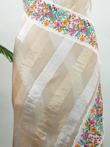 Organza Elegant organza saree in cream and white hues featuring exquisite pitted point work on the pallu. The sheer, lightweight fabric drapes gracefully, creating a soft and refined silhouette.br data-start=186 data-end=189Intricate handcrafted embroidery adds subtle richness, texture, and timeless charm.br data-start=272 data-end=275Perfect for weddings, festive occasions, and special celebrations with classic elegance. Shreenika - Organza Saree | Embroidered - Manoranjitham Weaves - Handloom Store
