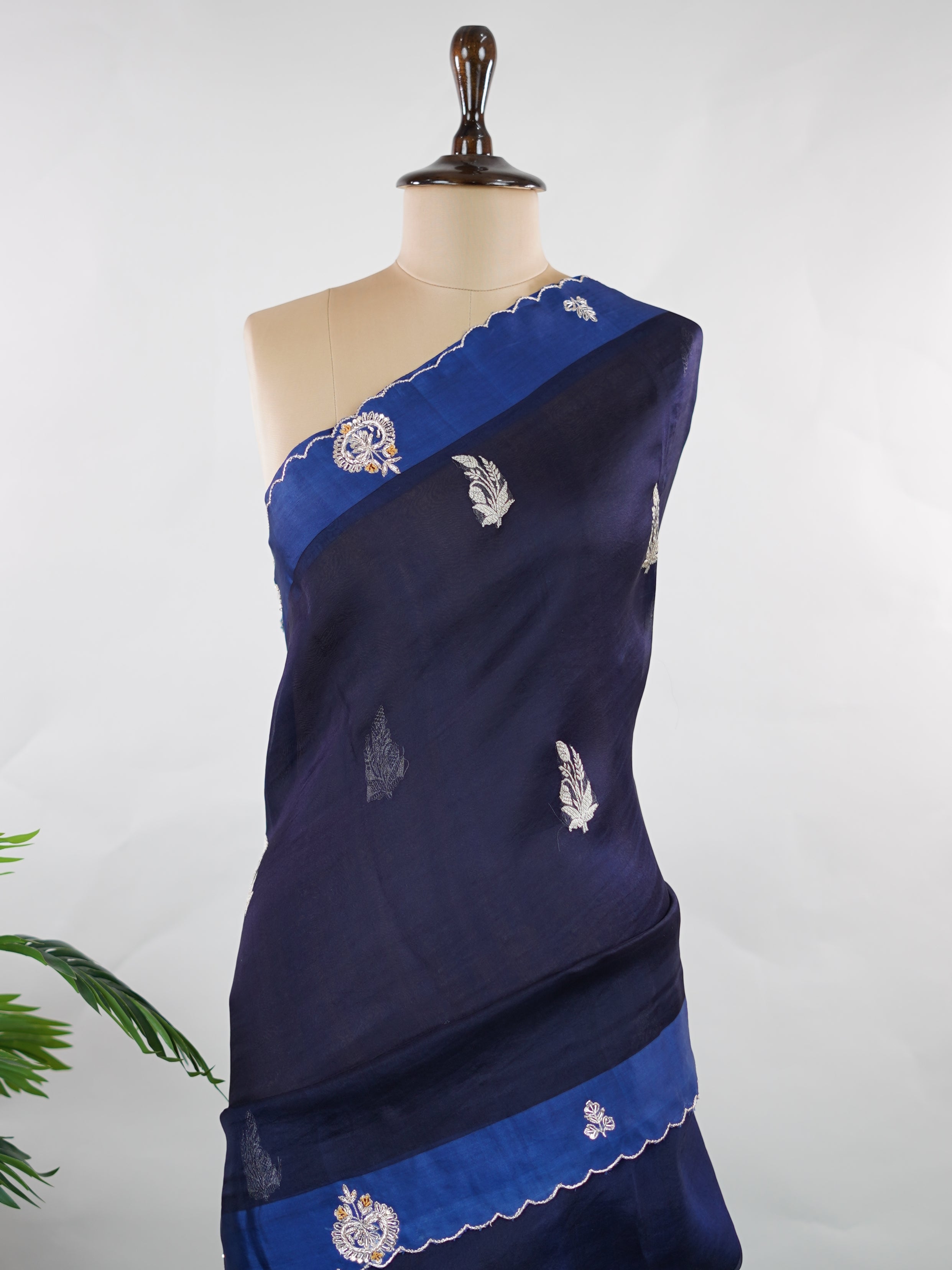 Organza Stunning dark blue organza saree adorned with elegant embroidery for a regal look.br data-start=82 data-end=85The sheer, lightweight fabric offers a graceful drape and effortless sophistication.br data-start=169 data-end=172Intricate embroidered work adds depth, texture, and timeless charm.br data-start=239 data-end=242Perfect for weddings, festive gatherings, and evening celebrations. Kiara - Organza Saree | Embroidered - Manoranjitham Weaves - Handloom Store