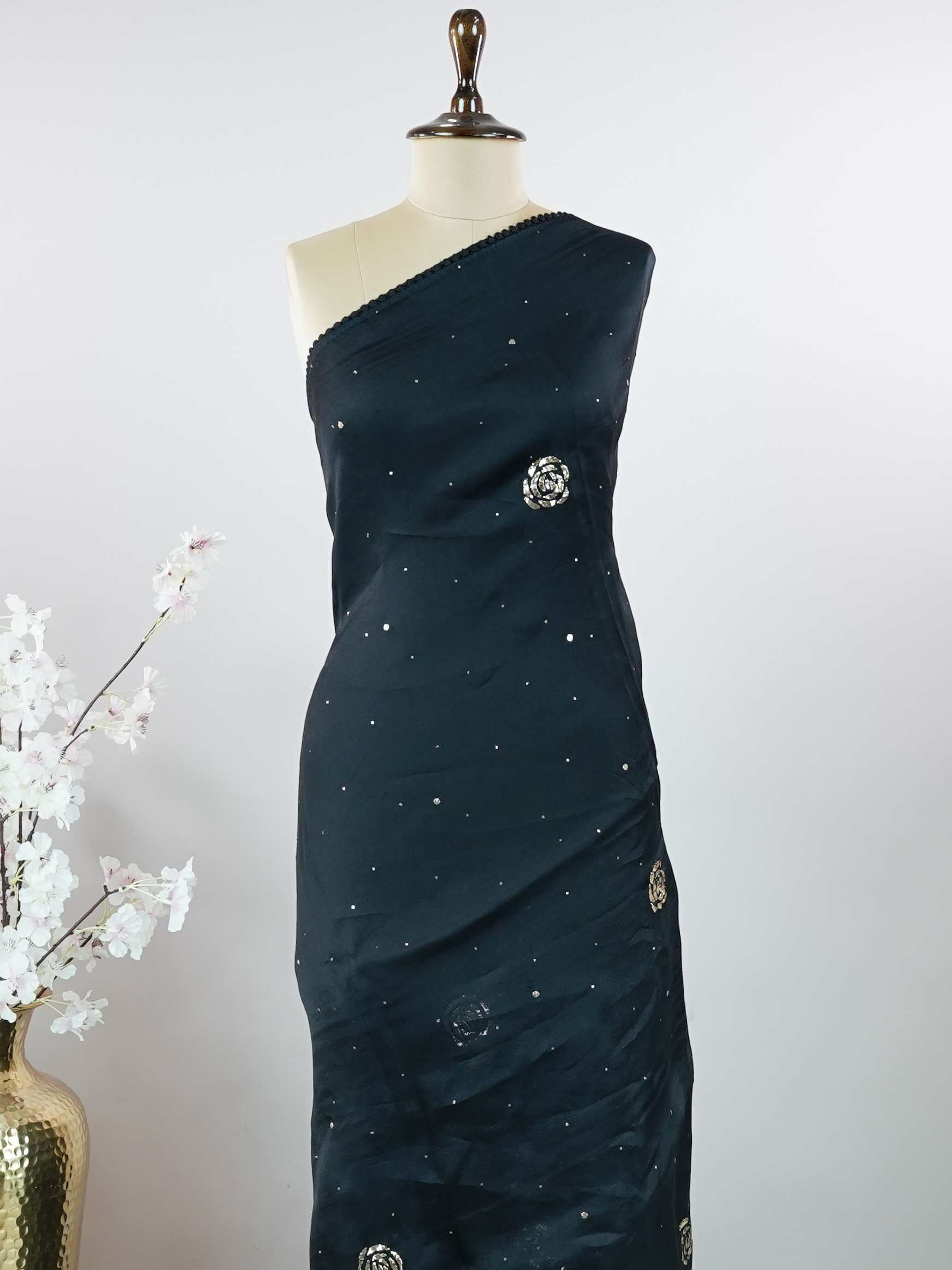 Organza Pure Organza saree in a rich Black hue, adorned with intricate Mukesh work and exquisite Badla detailing.br
A luminous blend of heritage craftsmanship and graceful elegance, perfect for festive and occasion wear. Ishanvi - Black Organza Saree | Mukesh Work - Manoranjitham Weaves - Handloom Store