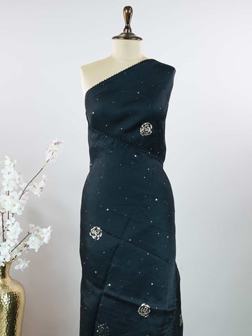 Organza Pure Organza saree in a rich Black hue, adorned with intricate Mukesh work and exquisite Badla detailing.br
A luminous blend of heritage craftsmanship and graceful elegance, perfect for festive and occasion wear. Ishanvi - Black Organza Saree | Mukesh Work - Manoranjitham Weaves - Handloom Store