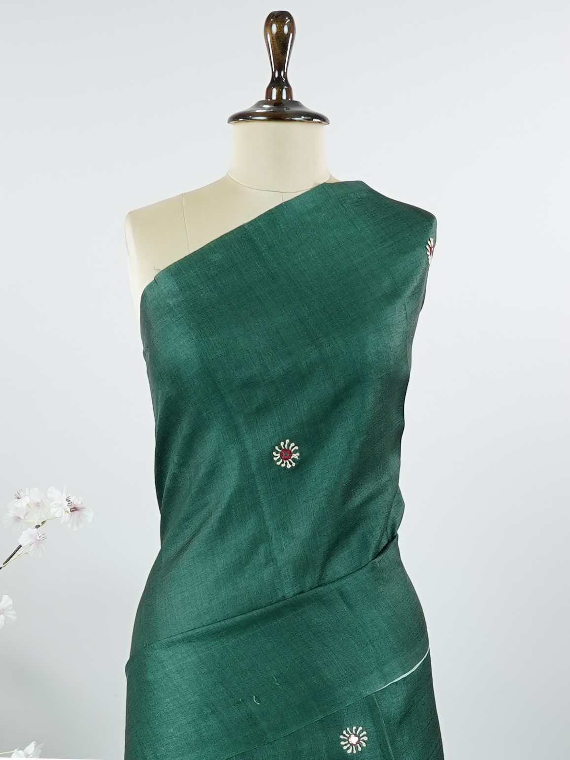 Tussar This elegant Tussar saree features intricate hand Kantha work on a graceful green body.br data-start=87 data-end=90The pallu is beautifully enhanced with artistic detailing, adding rich traditional charm.br data-start=179 data-end=182The blouse comes with a stylish digital print, creating a modern ethnic fusion look.br data-start=266 data-end=269Perfect for festive and special occasions, it blends handcrafted elegance with contemporary design. Indumati - Tussar Silk Saree | Hand Embroidered - Manoran