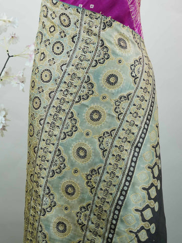 Tussar A vibrant pink soft silk saree accented with fresh green tones, blending tradition with a lively charm.br
Enhanced with delicate Kantha stitching and contemporary digital prints, it offers a unique fusion of craft and modern design. Nayana - Tussar Silk Saree | Kantha Embroidery - Manoranjitham Weaves - Handloom Store